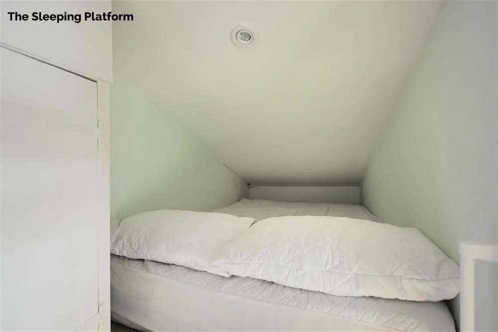 Property building, Bed in 9 Farnham House