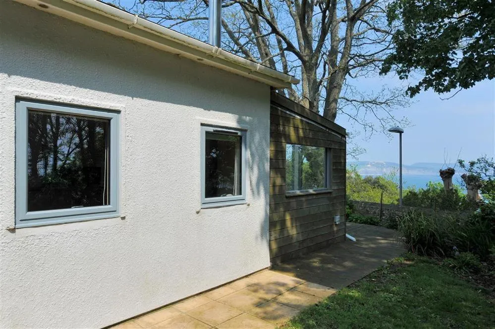 Property building in 9 Farnham House