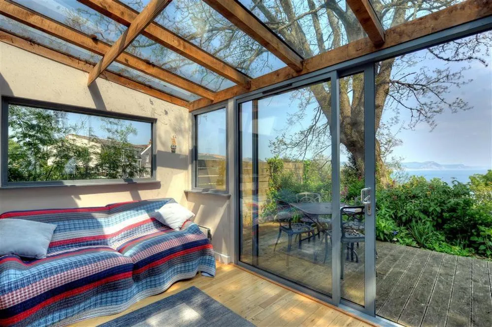 Property building in 9 Farnham House