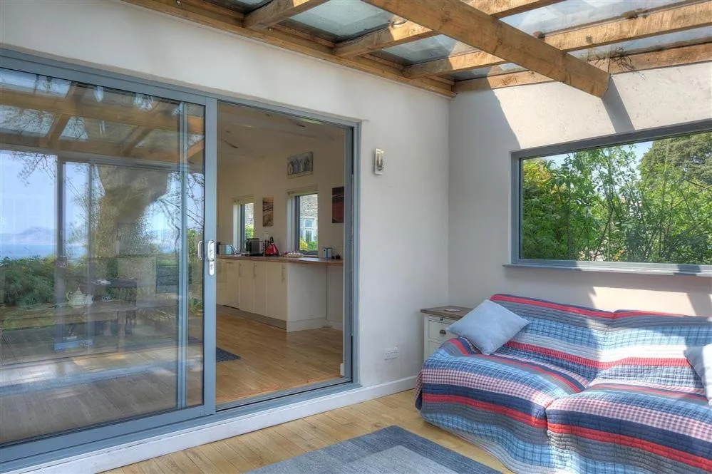 Property building in 9 Farnham House