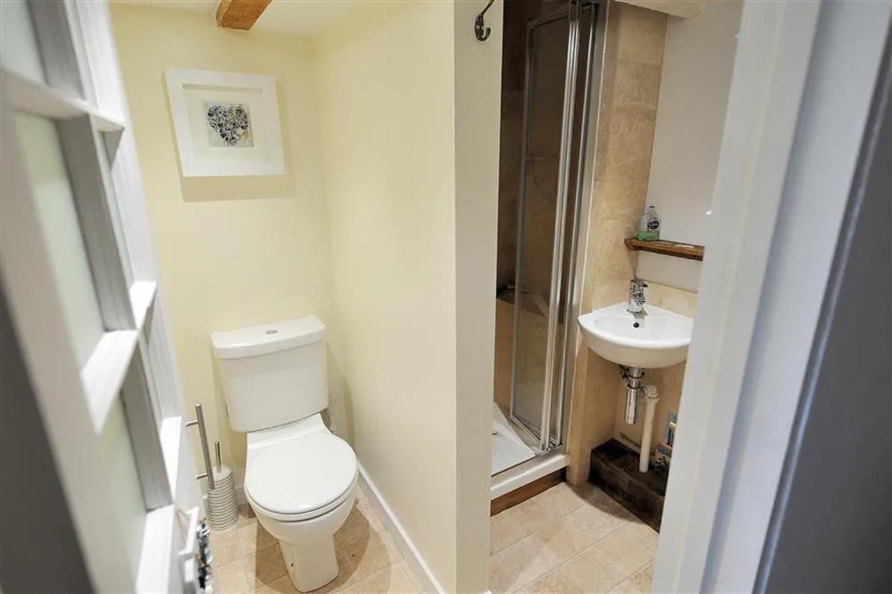 Property building in 9 Farnham House