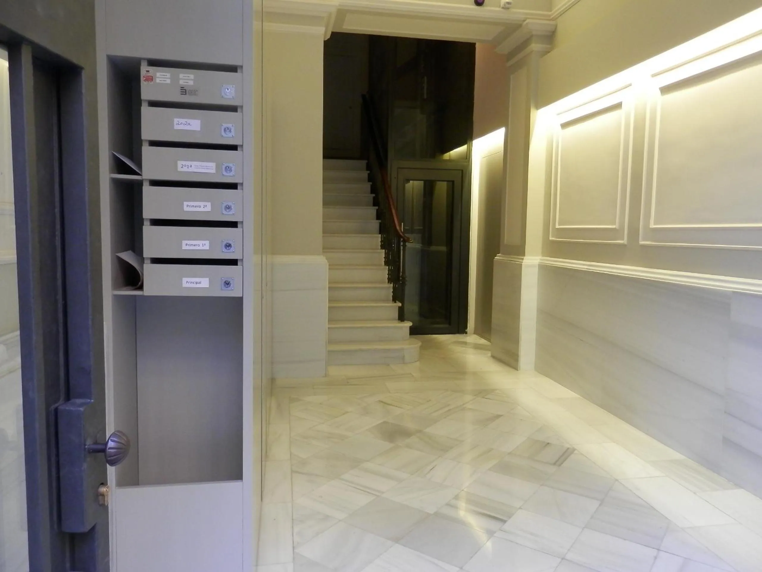 Facade/entrance in Barcelona Central Garden Hostal