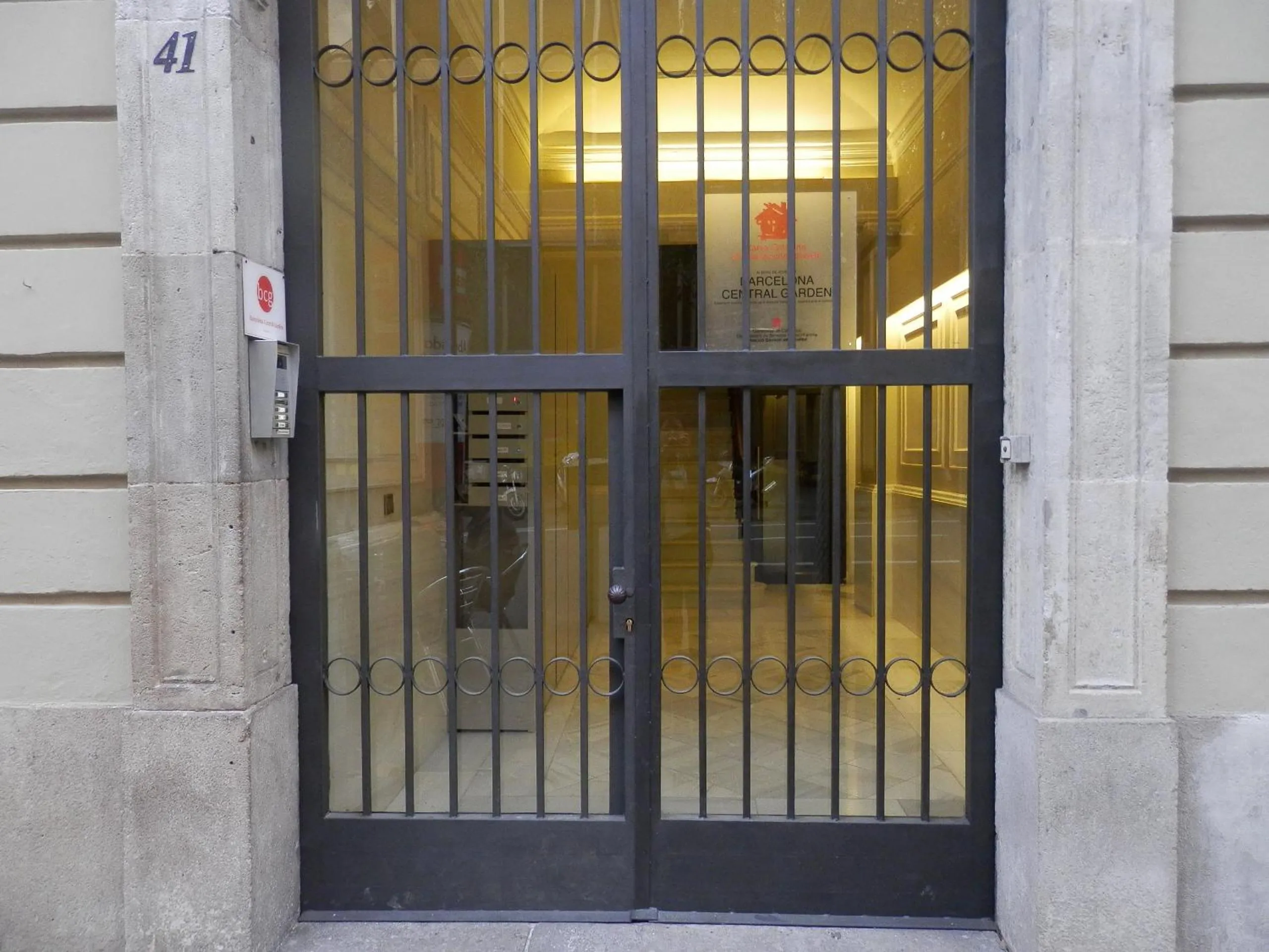 Facade/entrance in Barcelona Central Garden Hostal
