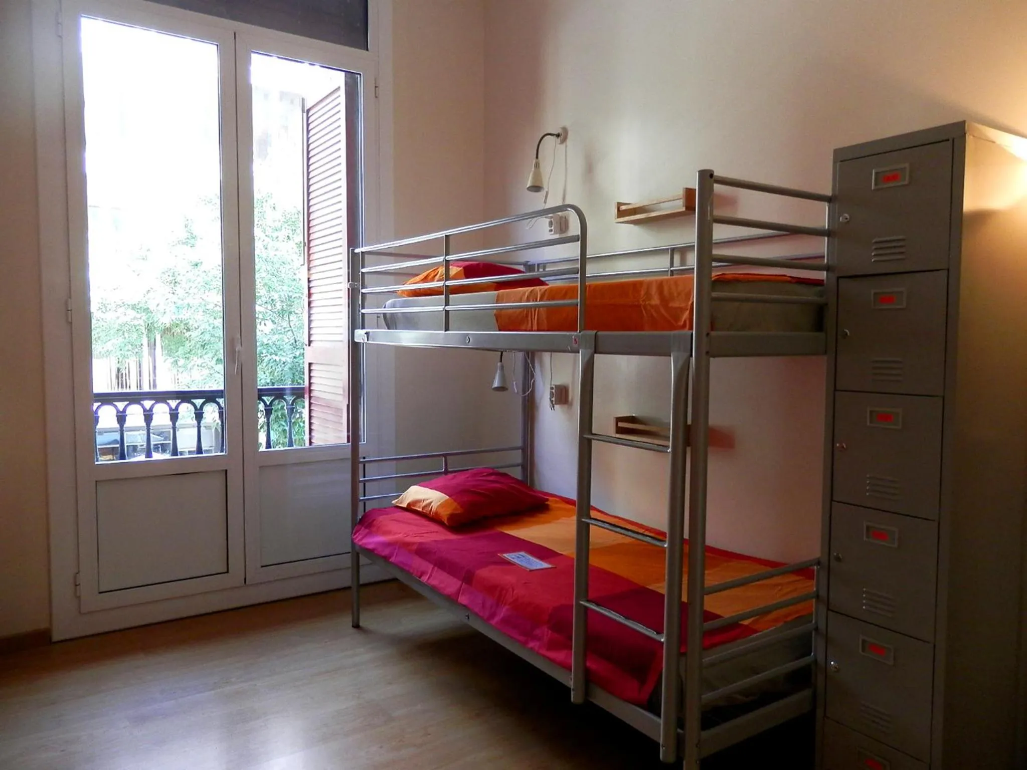 Photo of the whole room, Bed in Barcelona Central Garden Hostal
