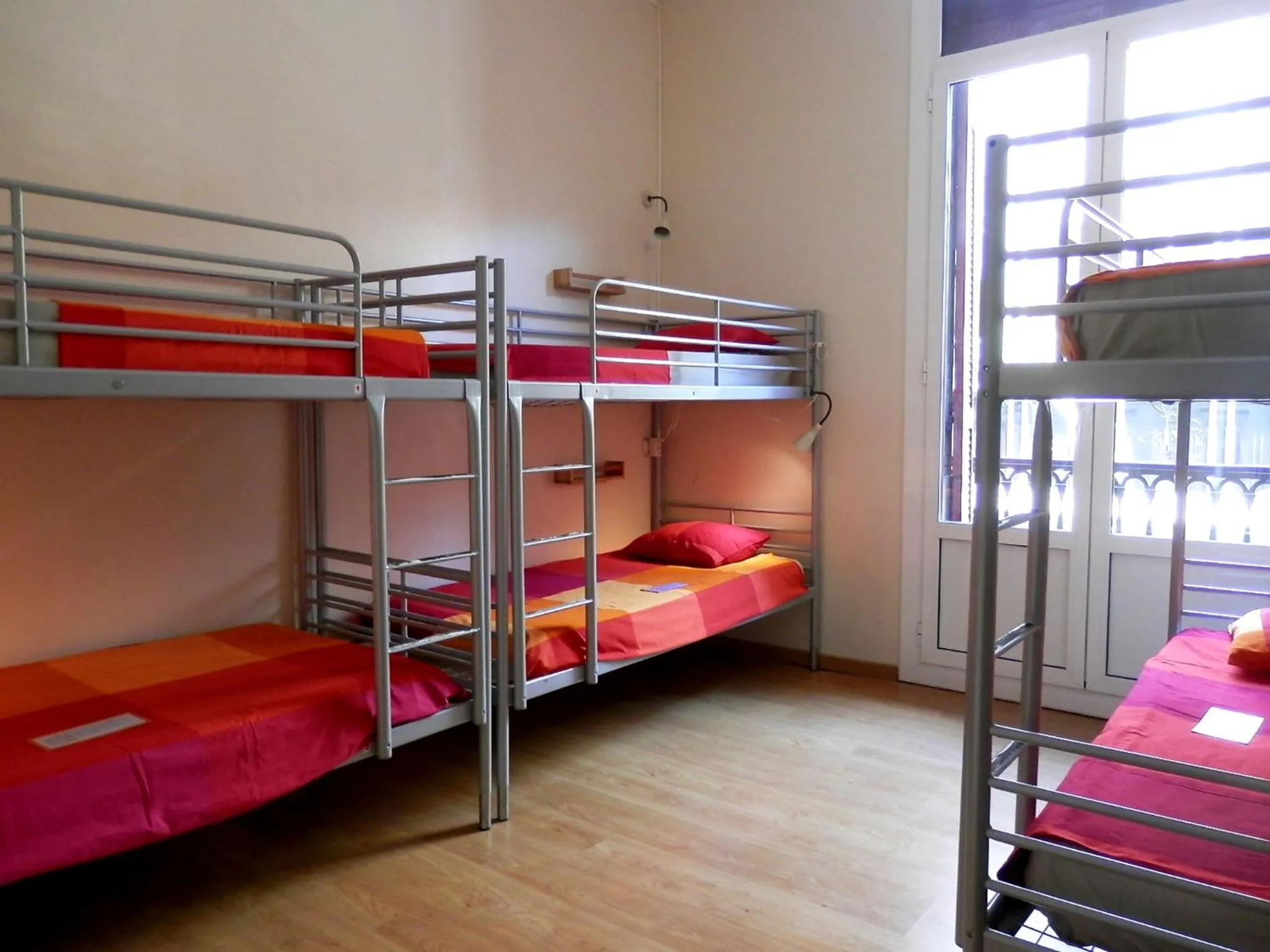 Photo of the whole room, Bed in Barcelona Central Garden Hostal