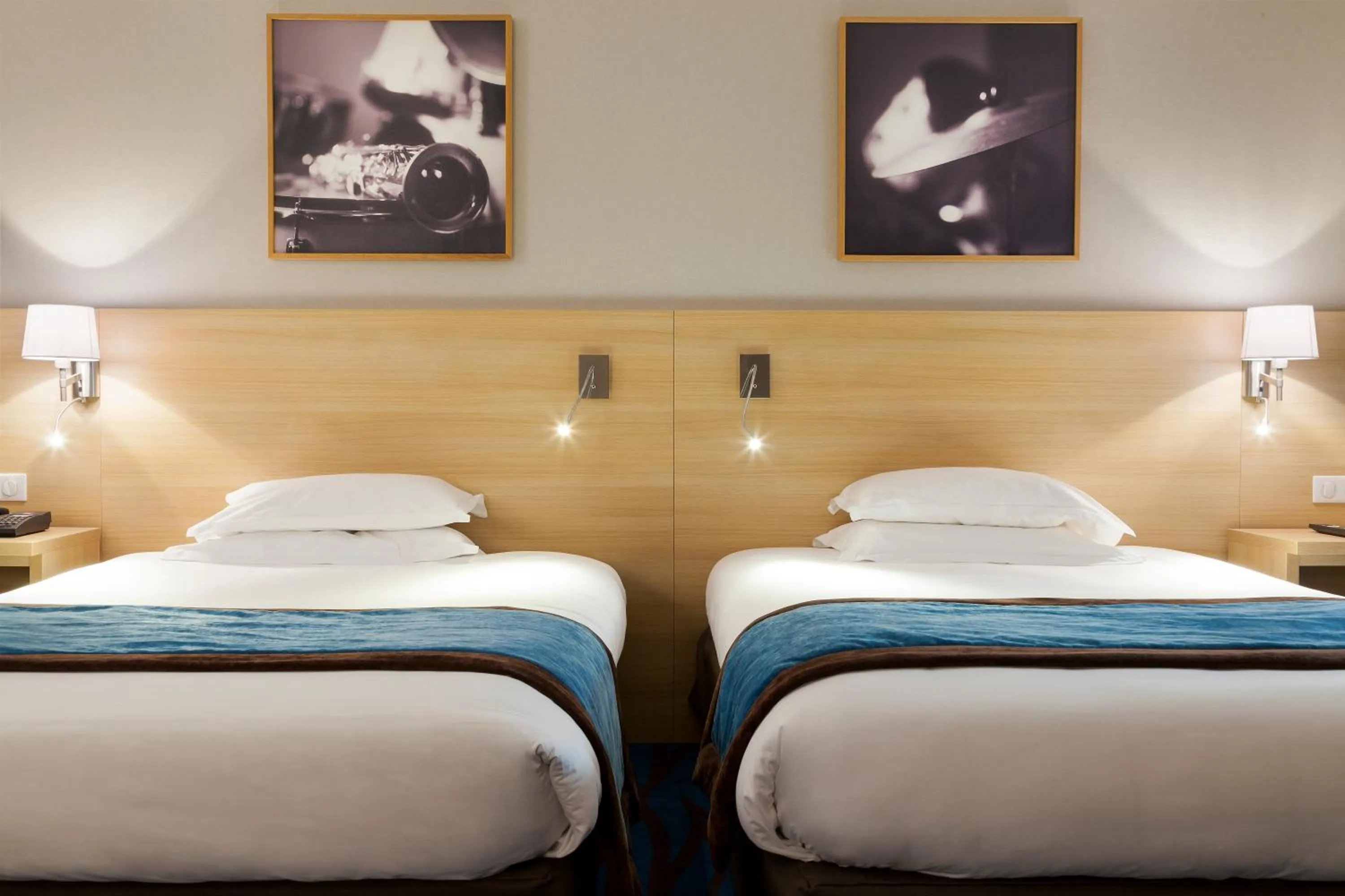 Photo of the whole room, Bed in Mercure Paris 19 Philharmonie La Villette