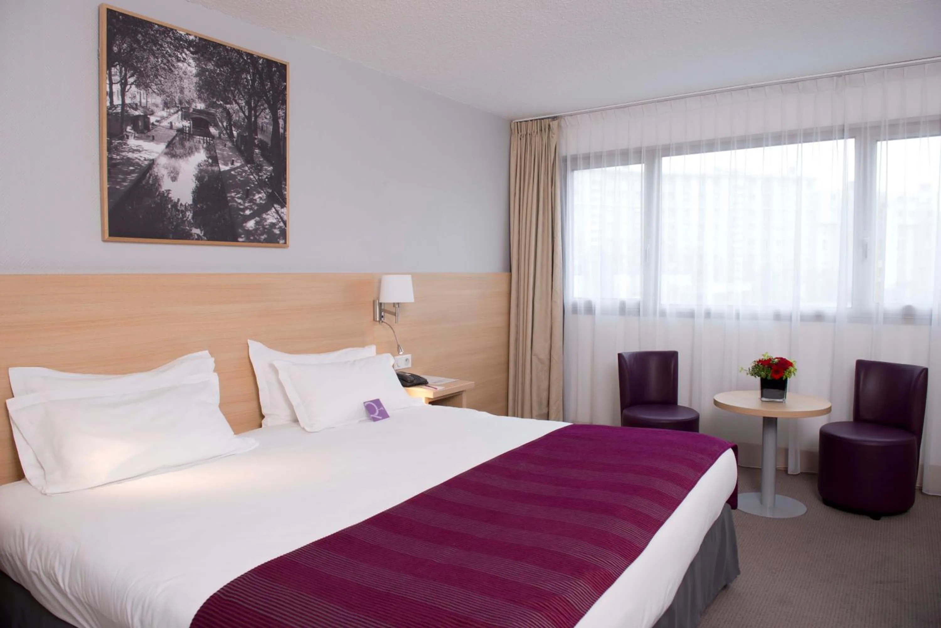 Photo of the whole room, Bed in Mercure Paris 19 Philharmonie La Villette