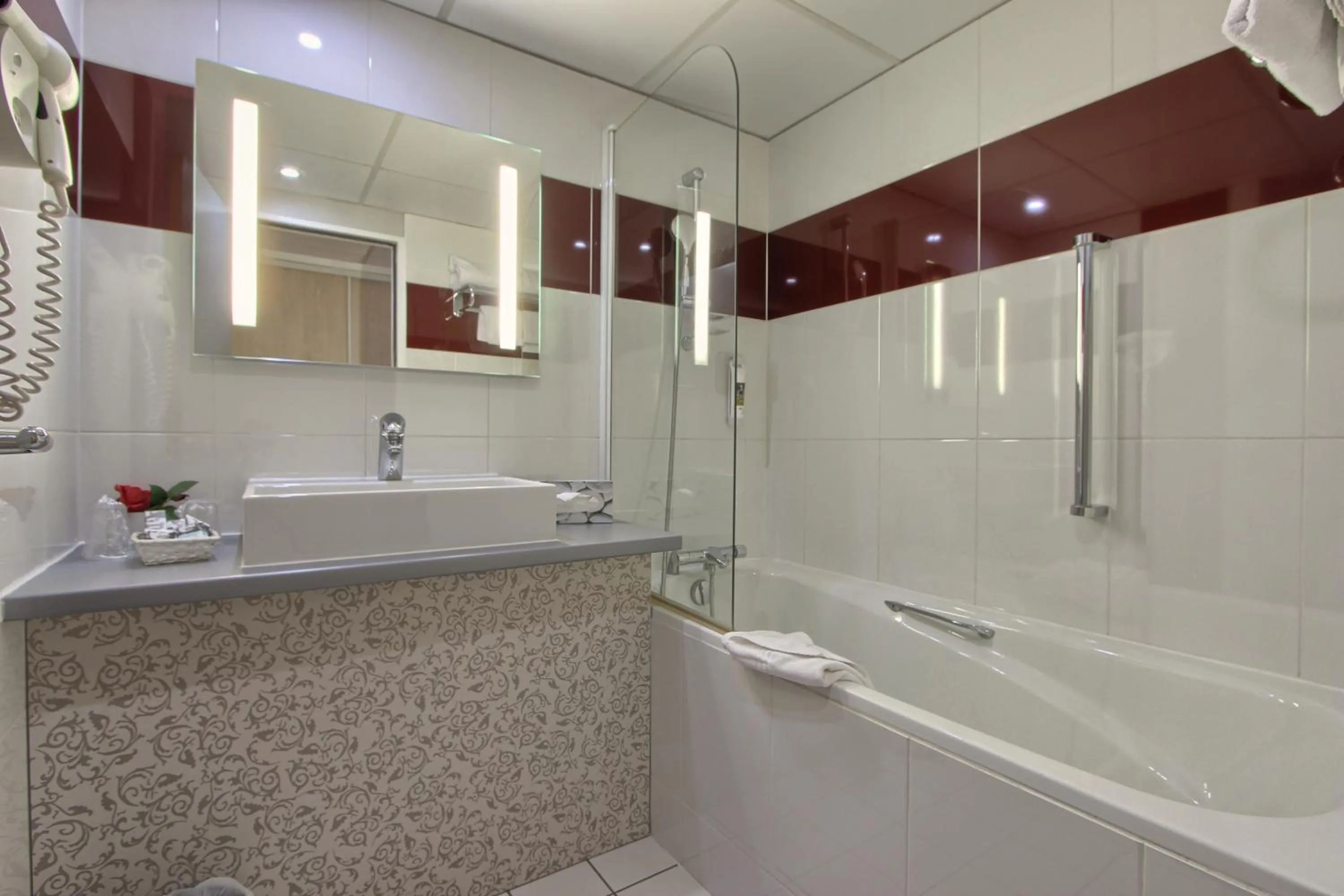 Shower in Mercure Paris 19 Philharmonie La Villette