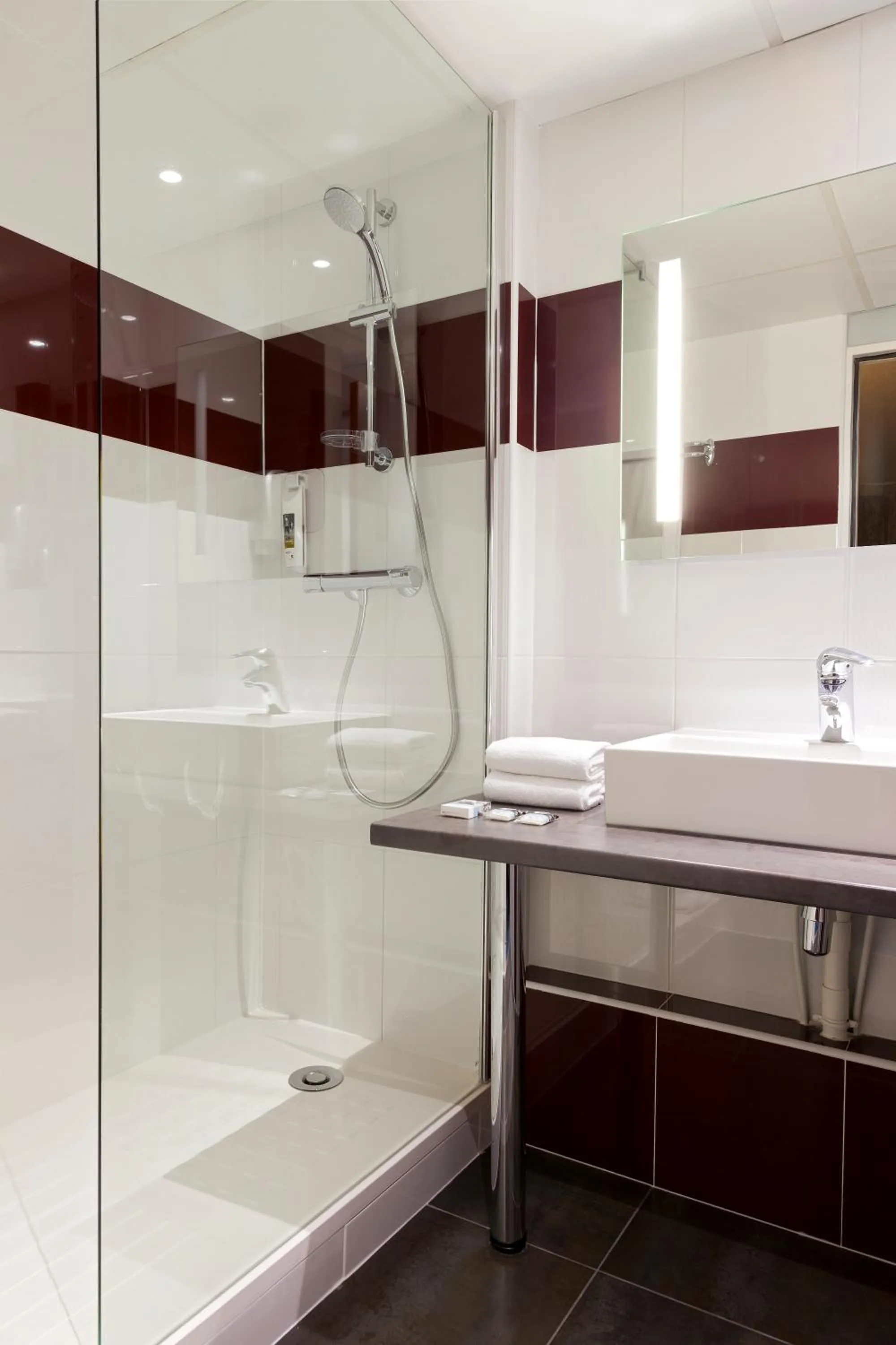 Bathroom in Mercure Paris 19 Philharmonie La Villette