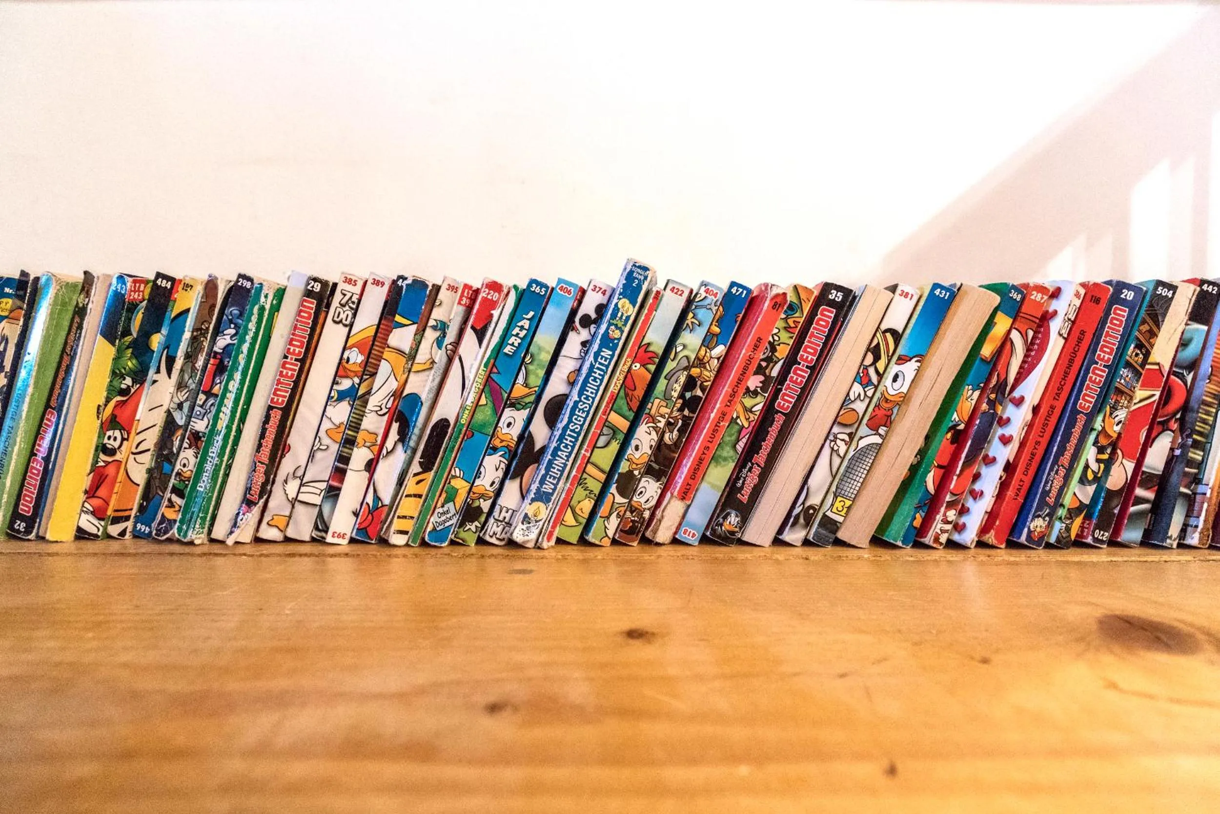 Library in Chalet Hinterbreiteneben