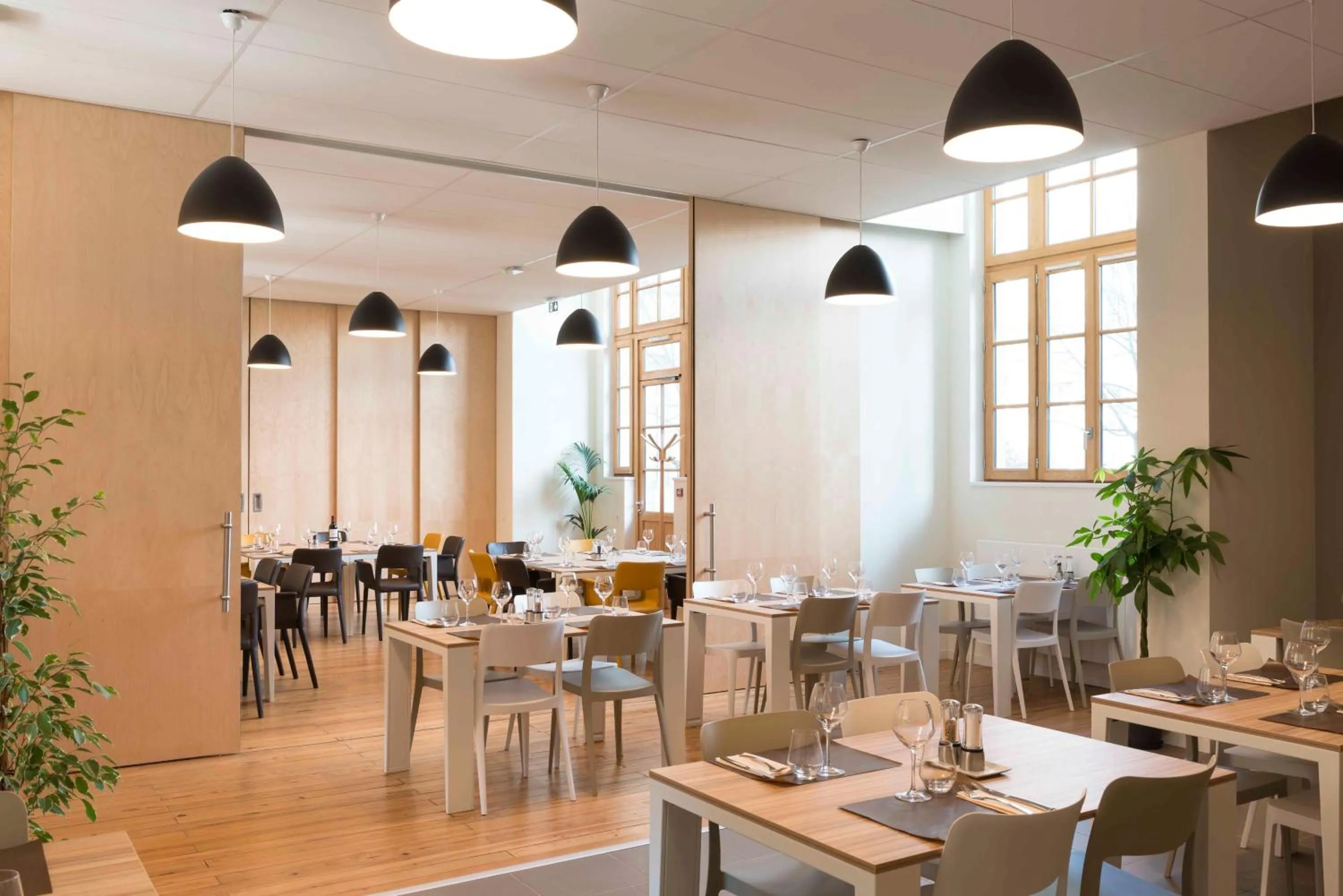 Restaurant/places to eat in Hotel Saint Louis Beaulieu - Bordeaux