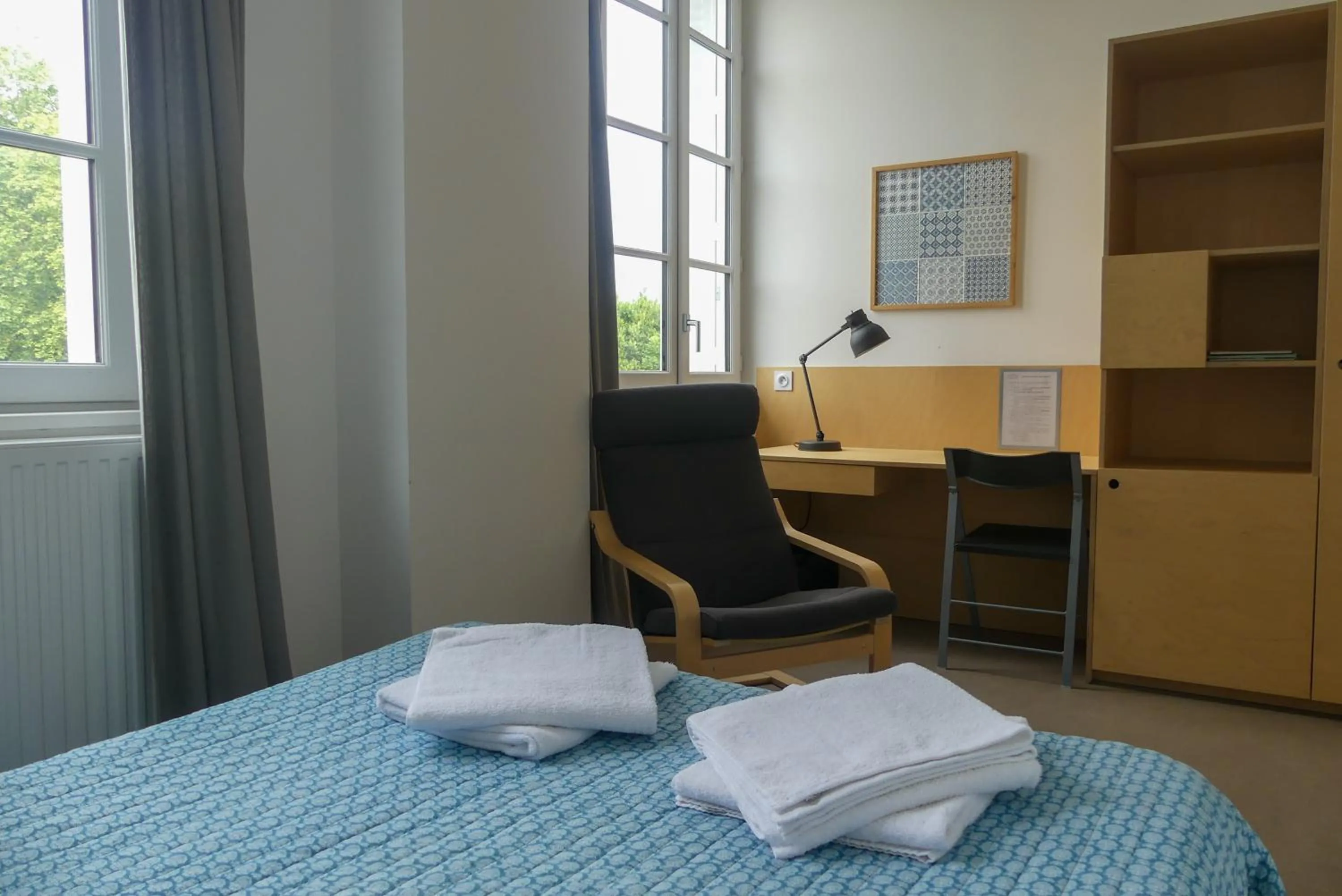 Bed in Hotel Saint Louis Beaulieu - Bordeaux