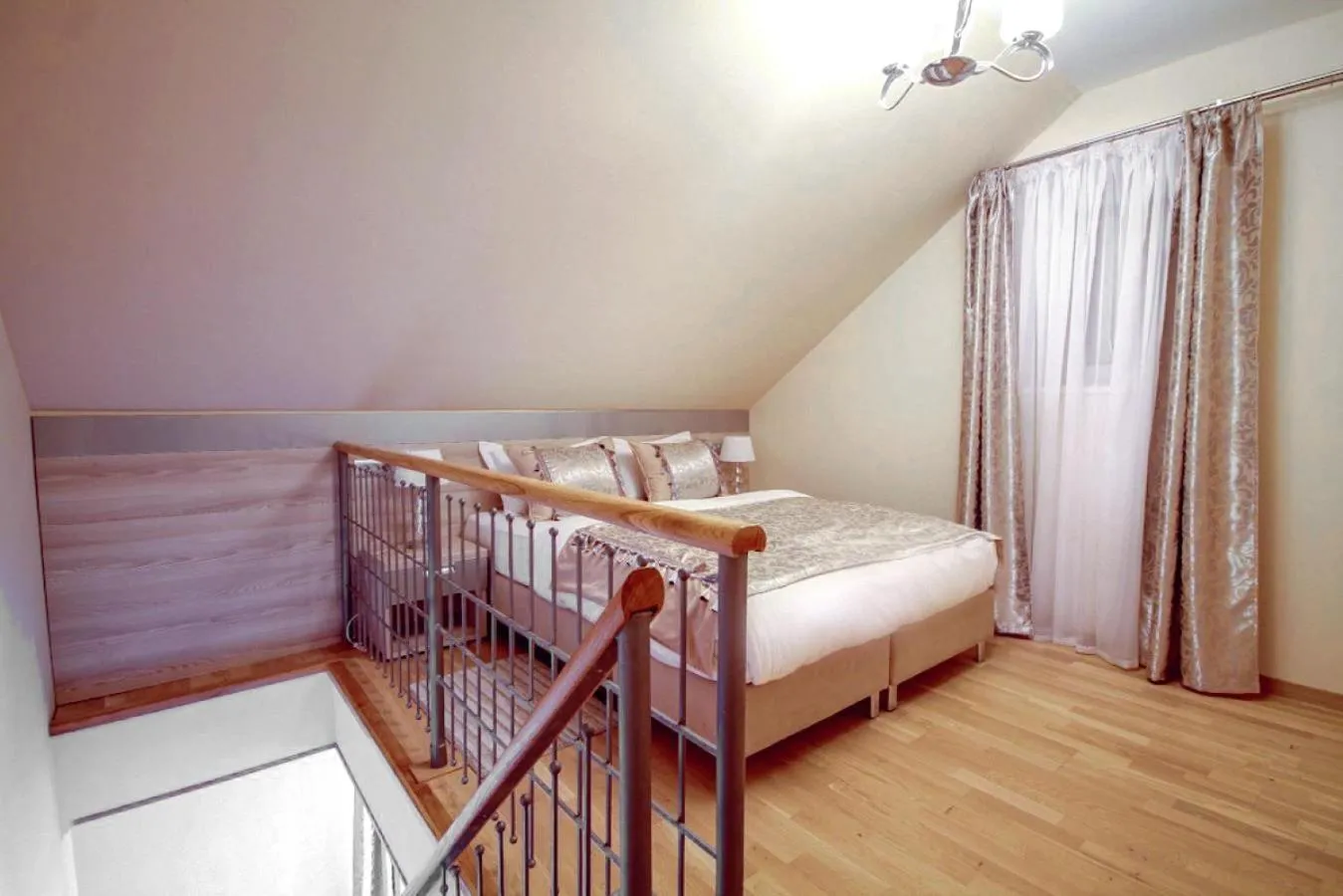 Photo of the whole room, Bed in Benjamin Hotel