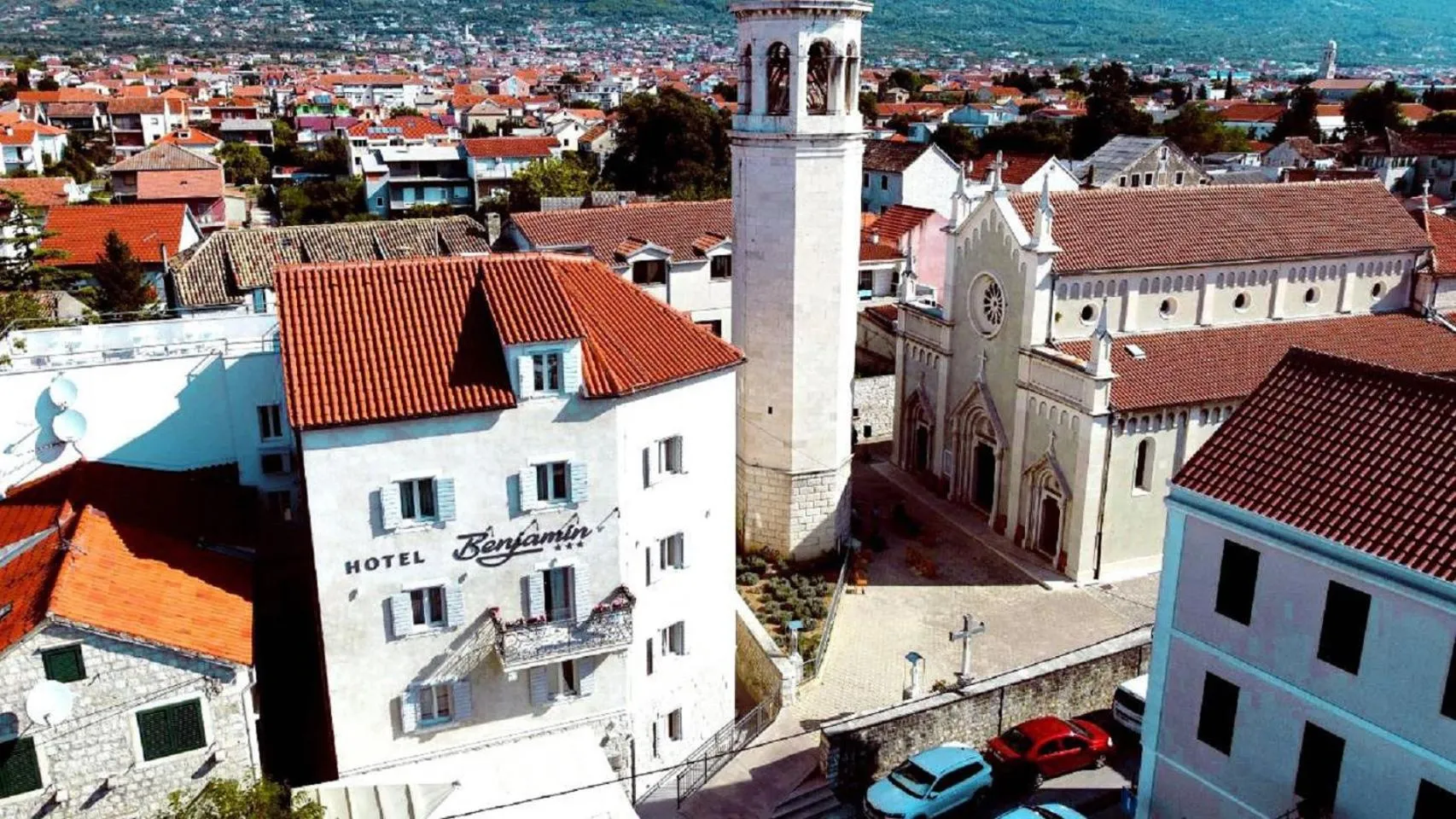 Property building in Benjamin Hotel