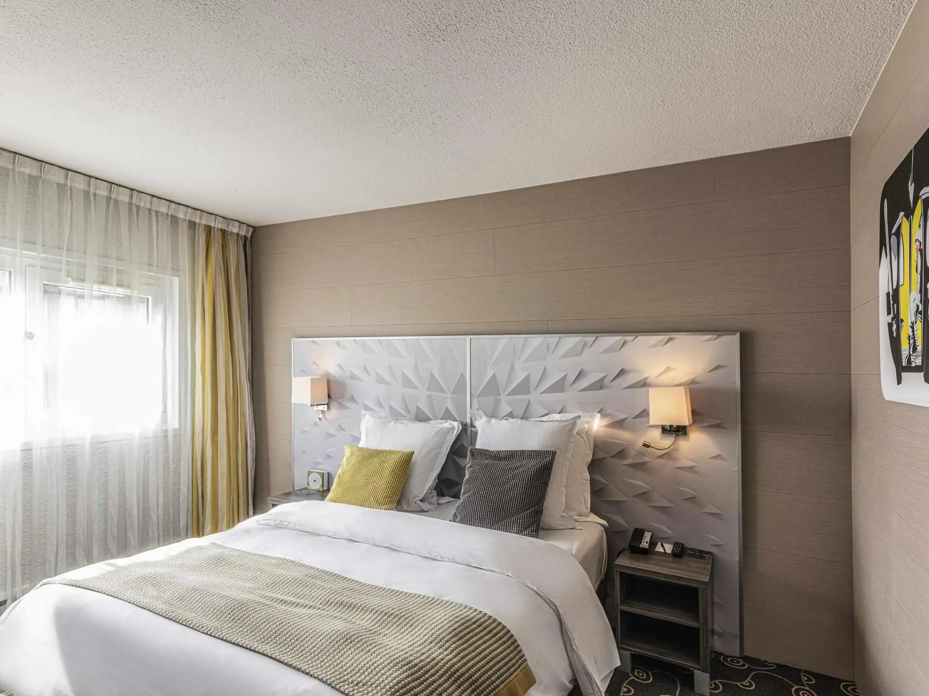 Property building, Bed in Mercure Annecy Sud Property building, Bed in Mercure Annecy Sud