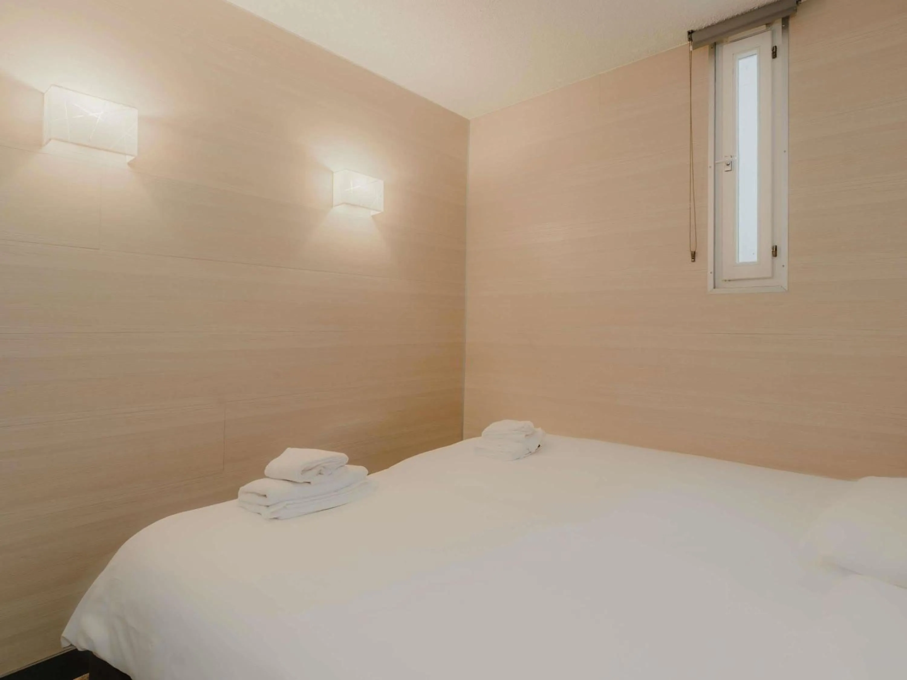 Bedroom, Bed in Mercure Annecy Sud