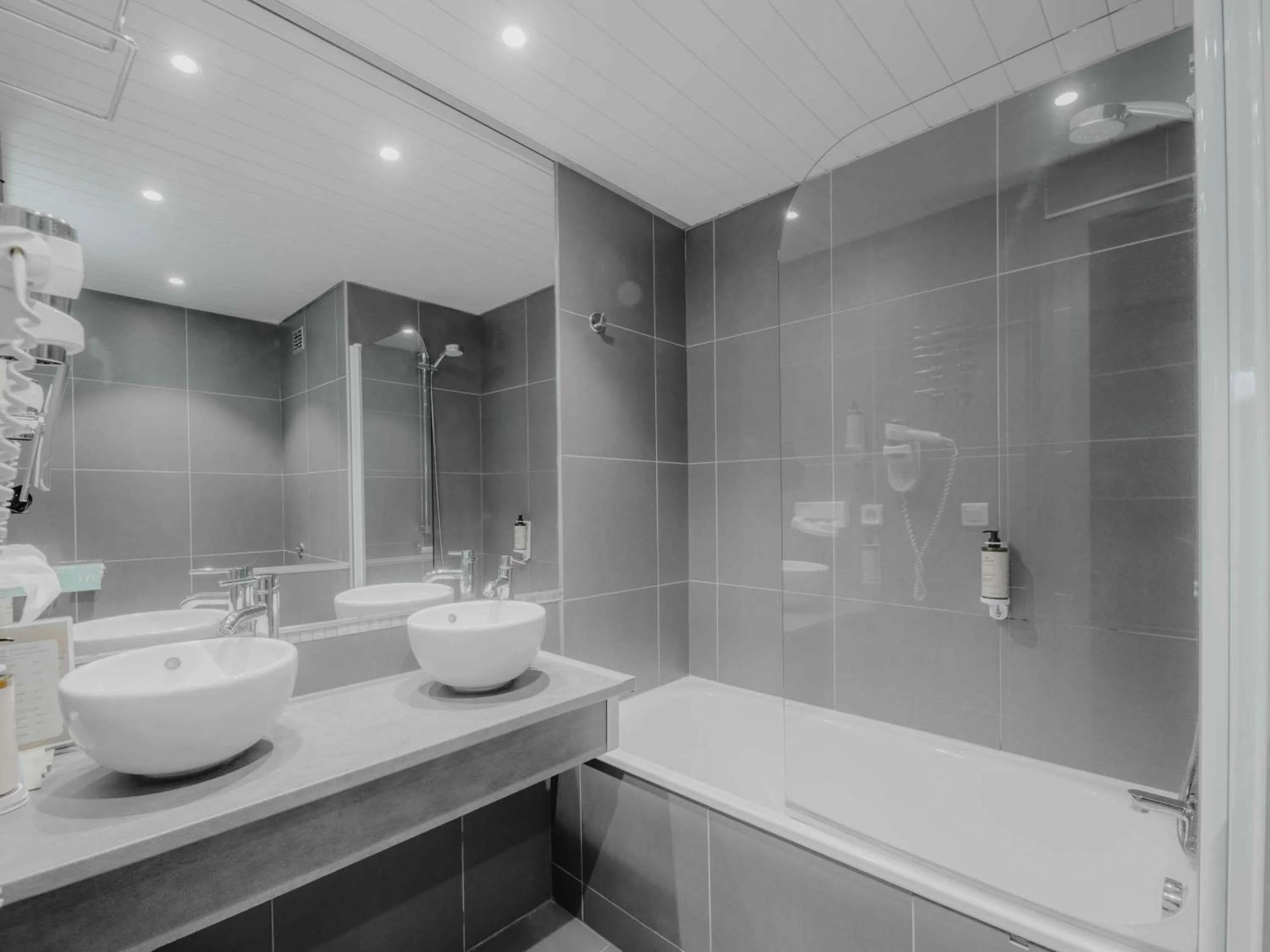 Bedroom in Mercure Annecy Sud