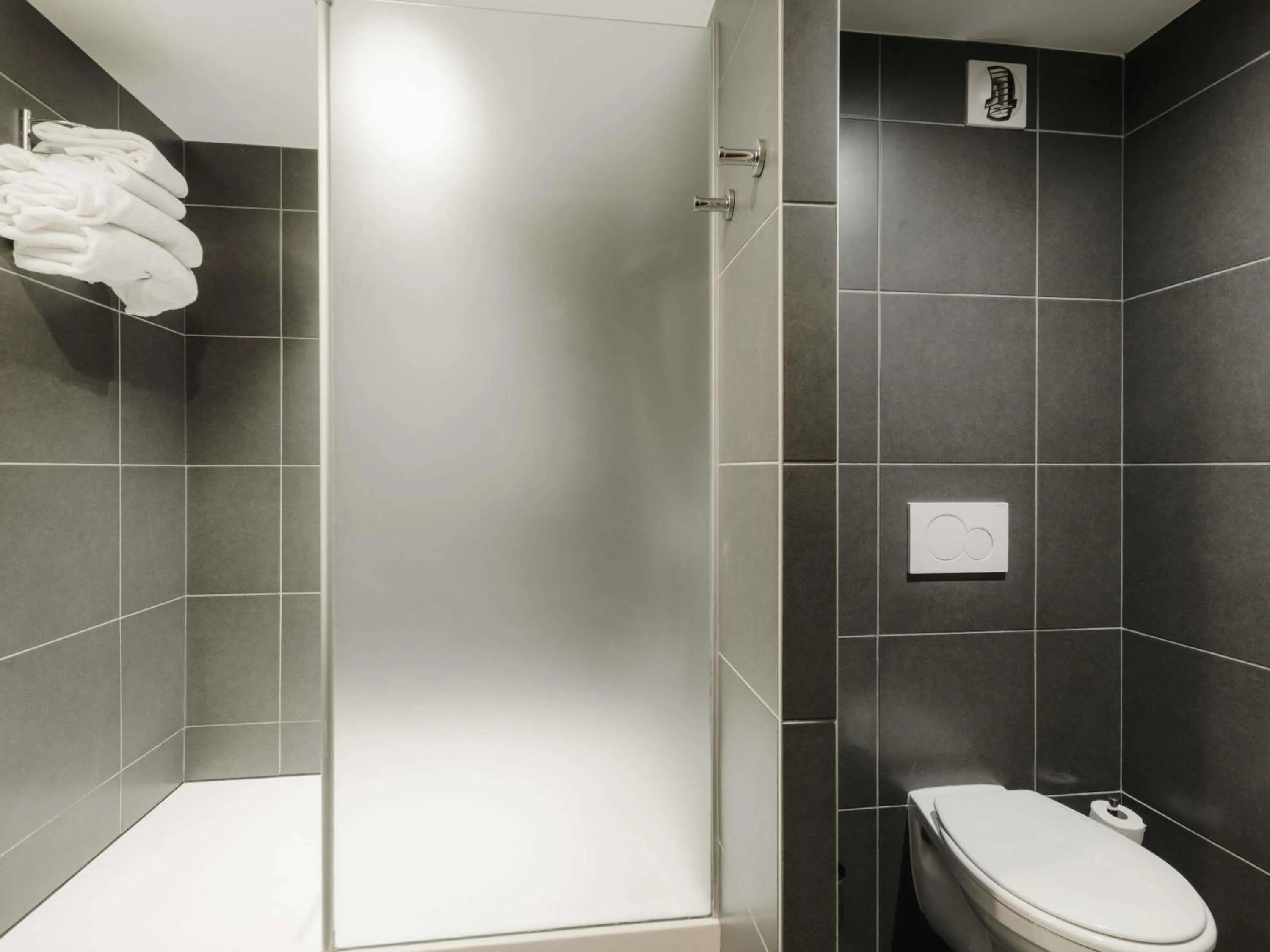 Bedroom in Mercure Annecy Sud