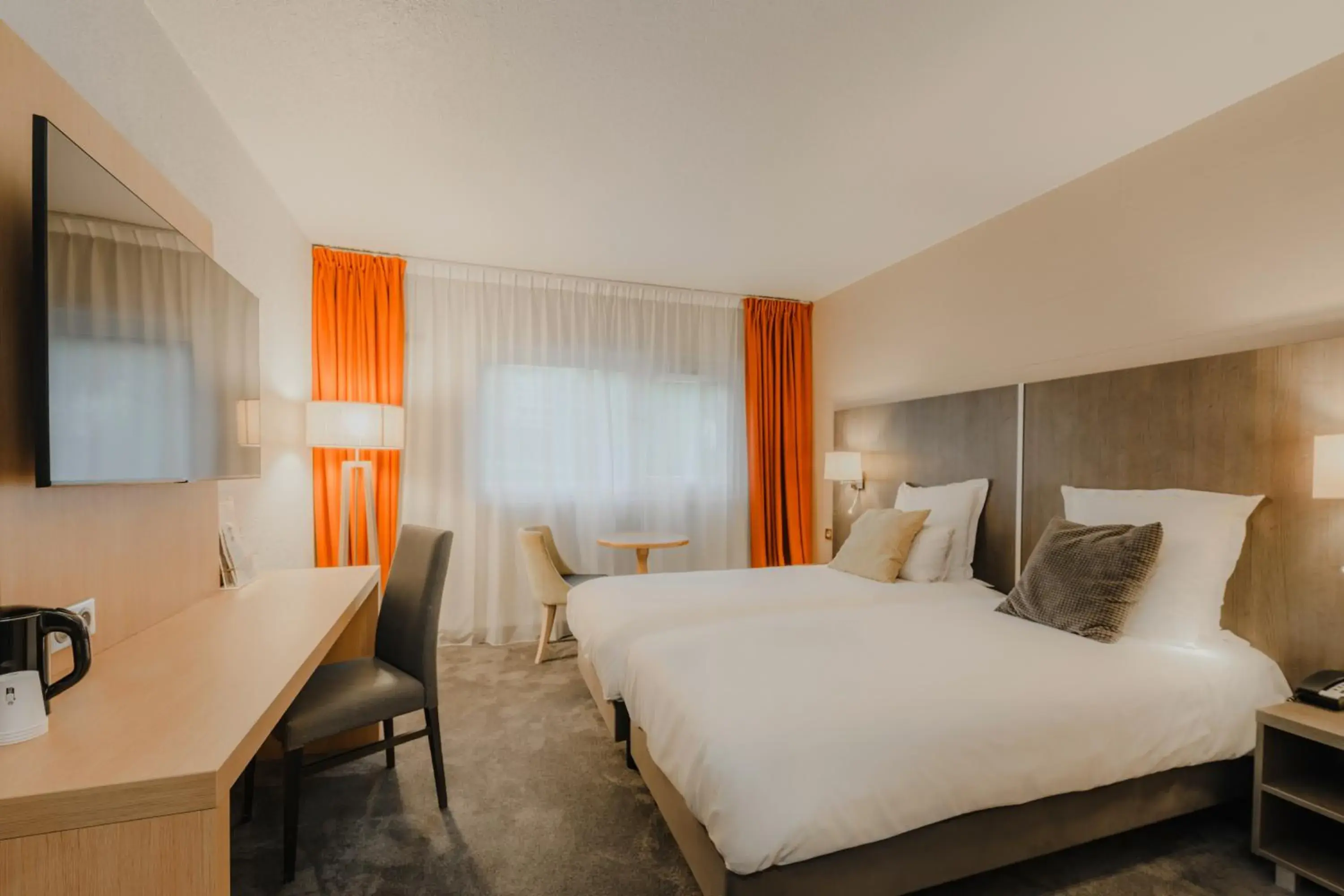 Property building, Bed in Mercure Annecy Sud Property building, Bed in Mercure Annecy Sud