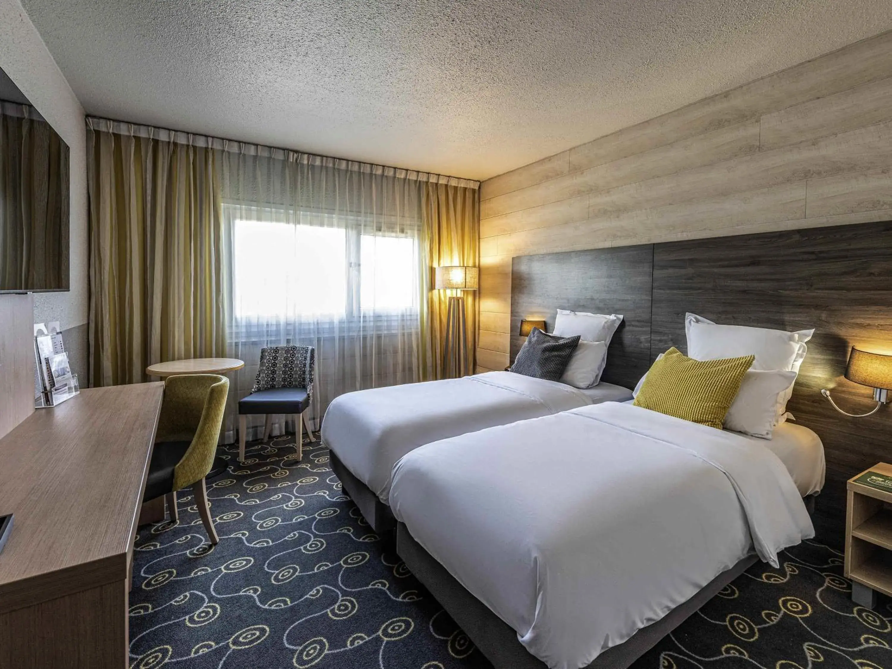 Bedroom, Bed in Mercure Annecy Sud Bedroom, Bed in Mercure Annecy Sud