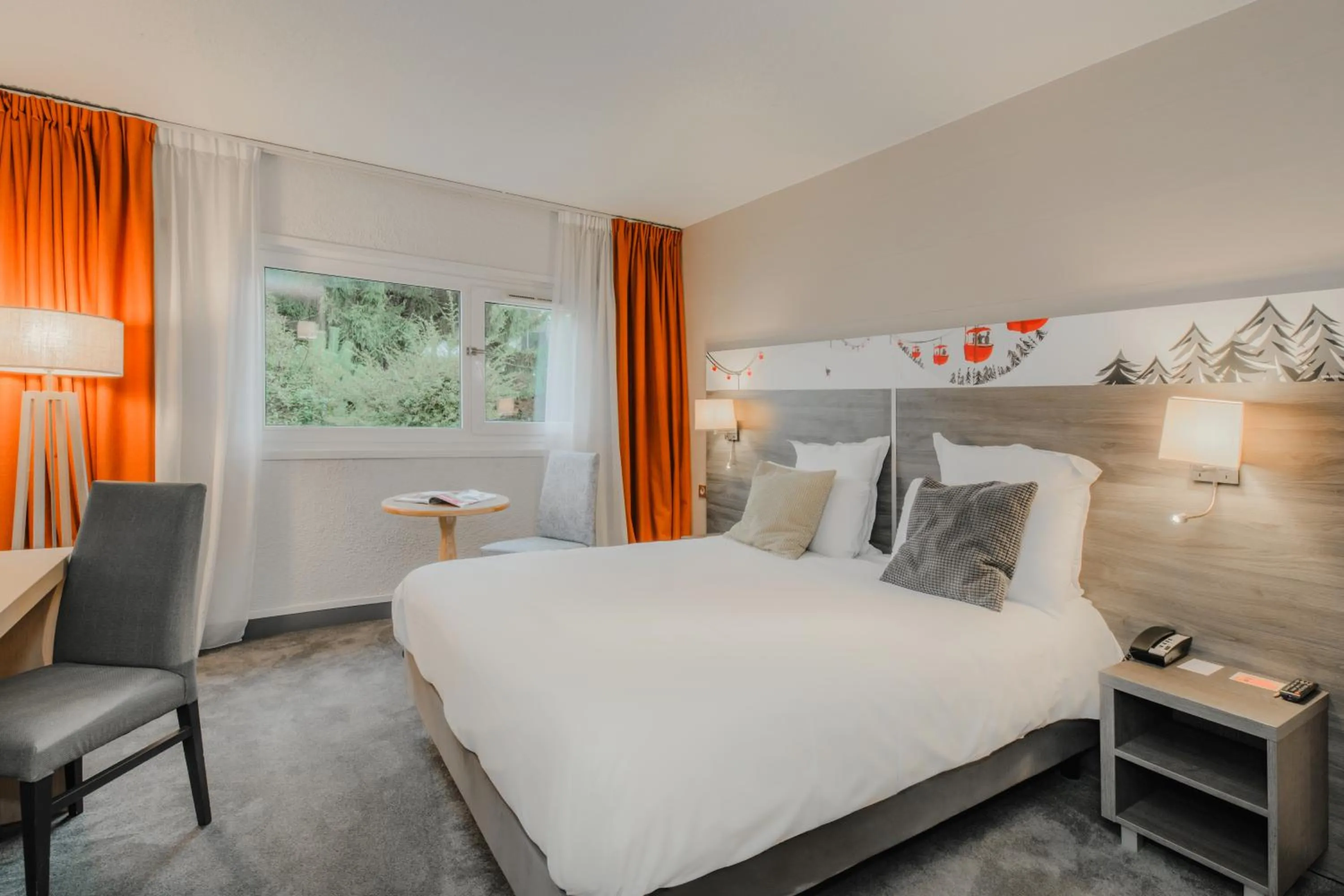 Photo of the whole room, Bed in Mercure Annecy Sud