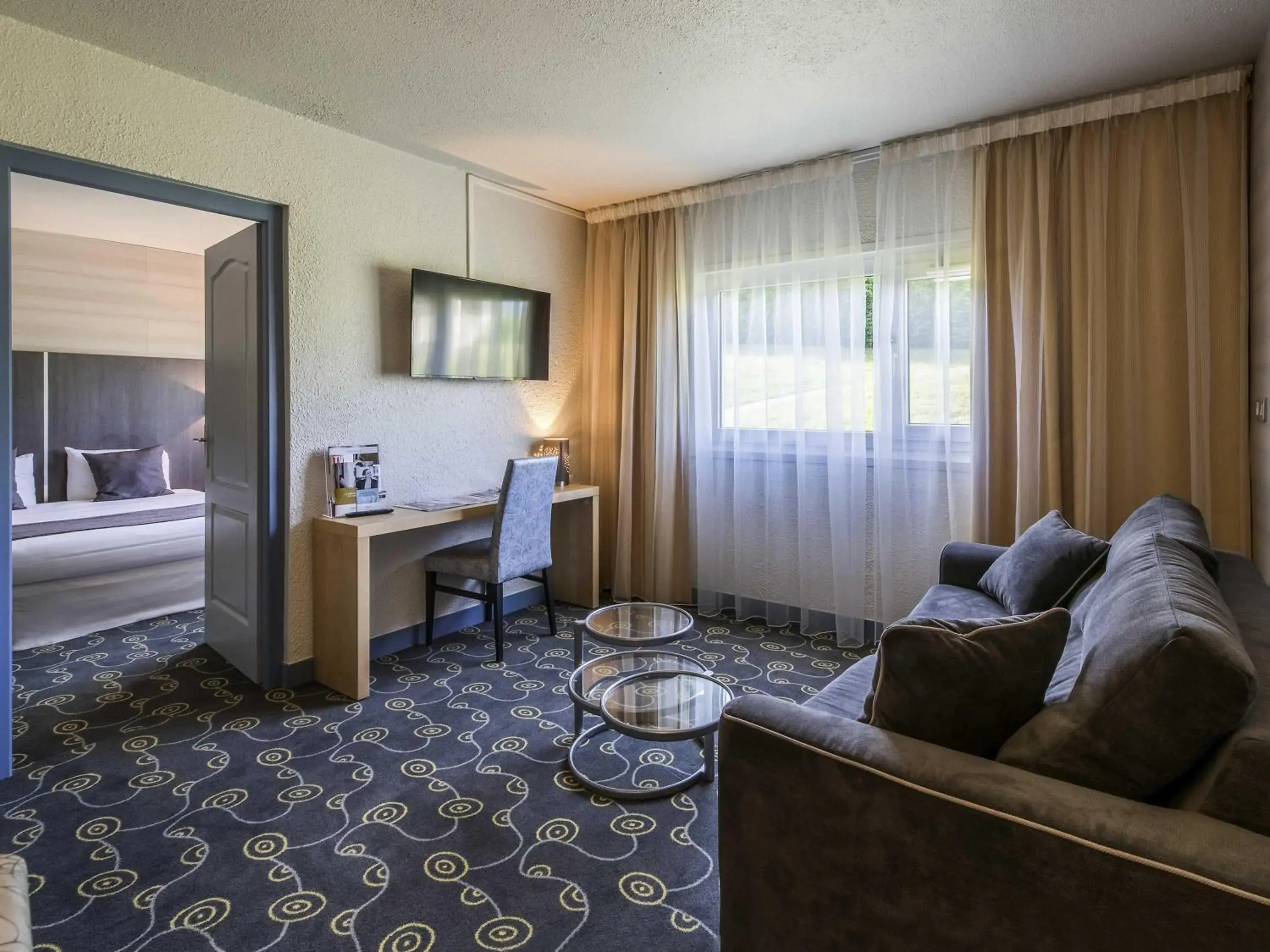 Bedroom, Bed in Mercure Annecy Sud Bedroom, Bed in Mercure Annecy Sud