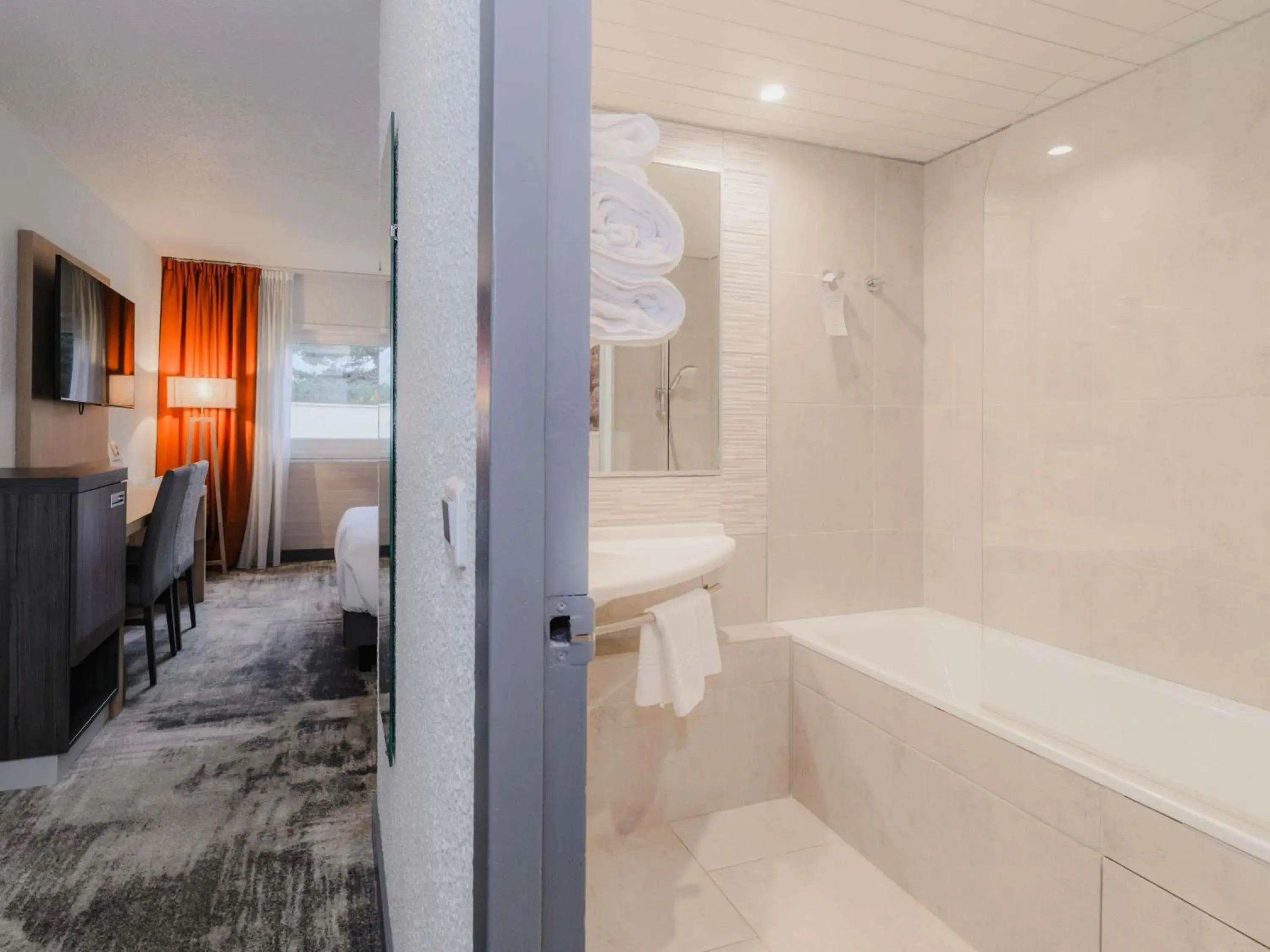 Bedroom in Mercure Annecy Sud Bedroom in Mercure Annecy Sud