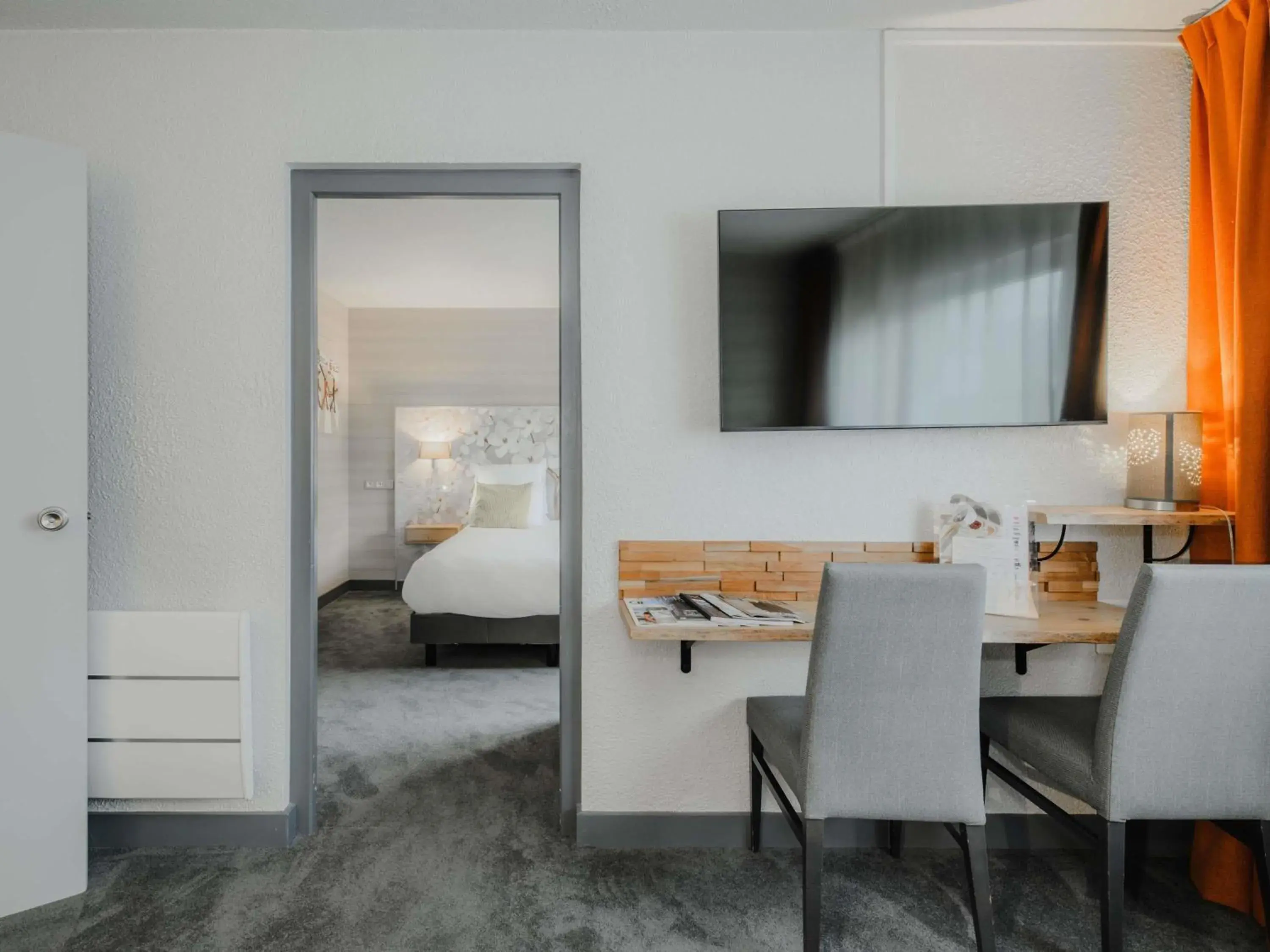 Bedroom, Bed in Mercure Annecy Sud Bedroom, Bed in Mercure Annecy Sud