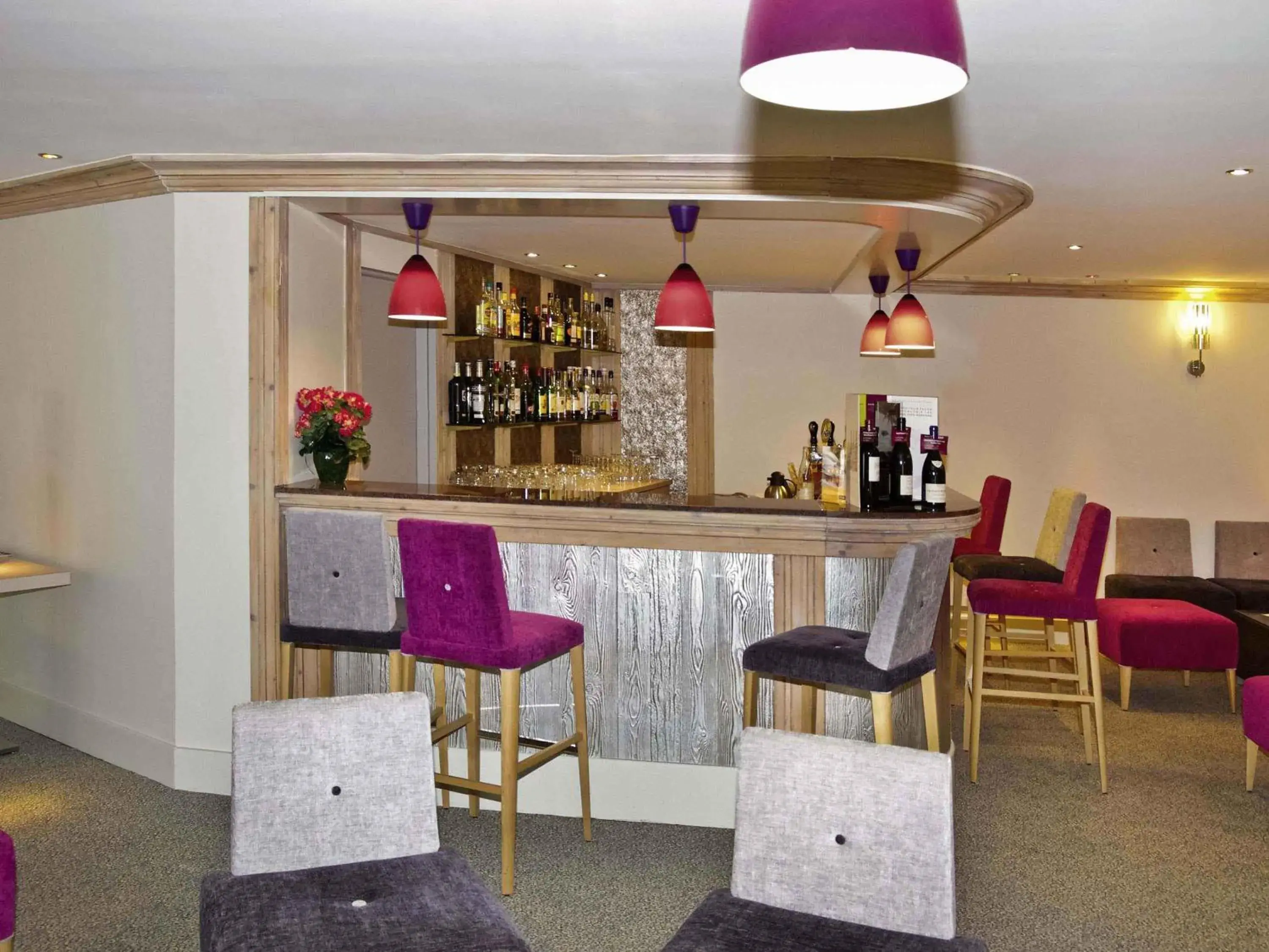 Lounge or bar in Mercure Annecy Sud Lounge or bar in Mercure Annecy Sud