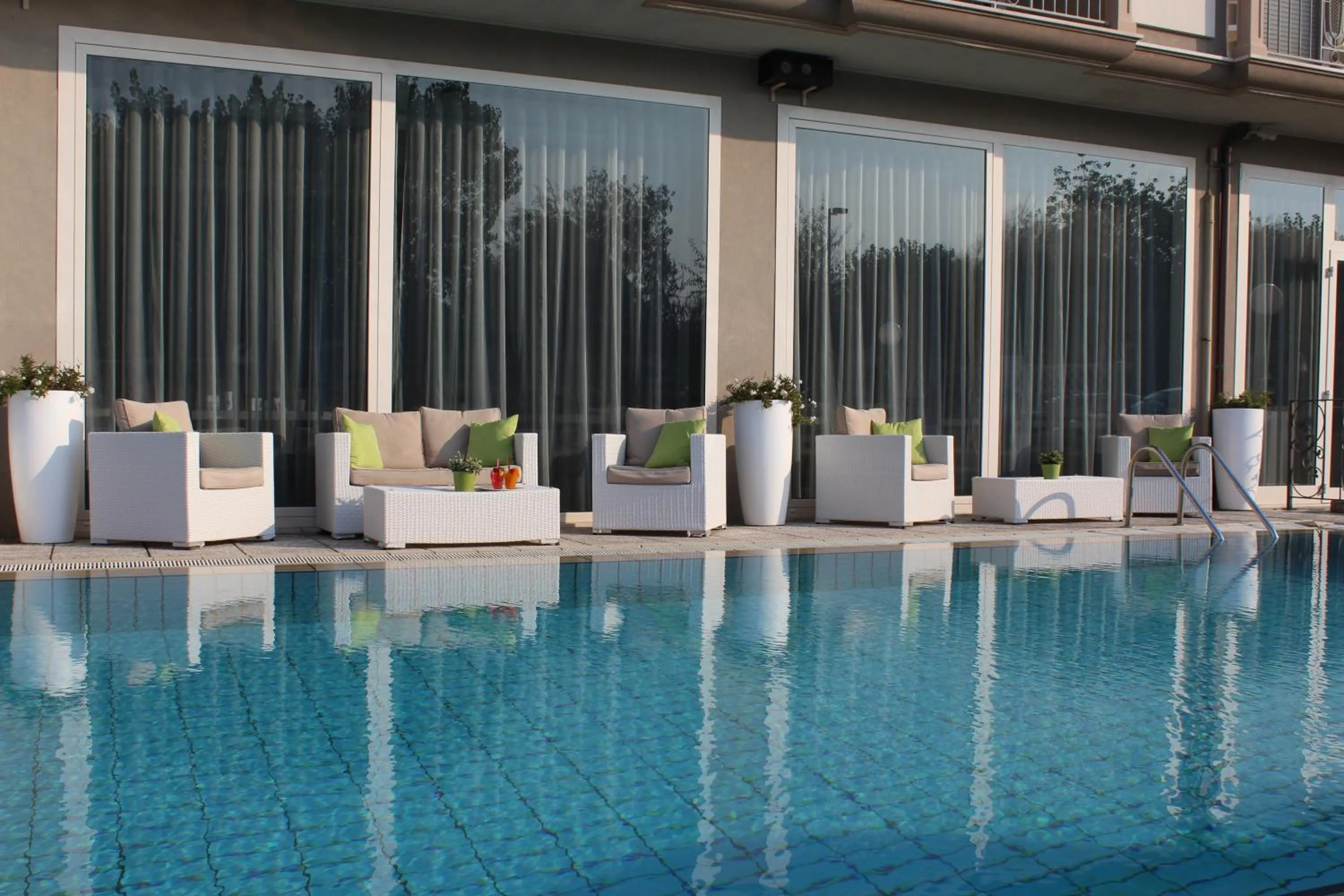 Swimming pool in Hotel Liberty Beach - Parking & Beach