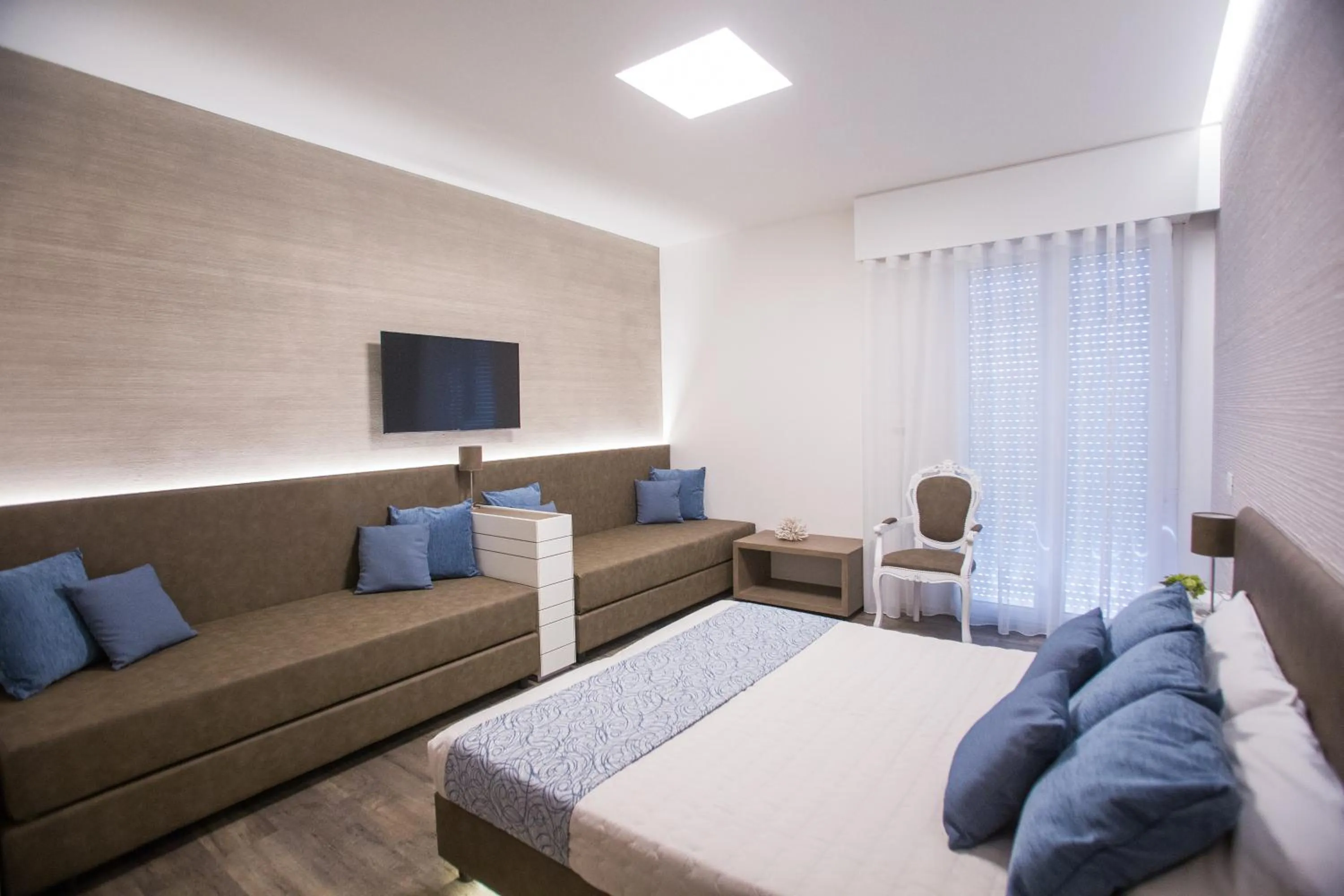 Photo of the whole room, Bed in Hotel Liberty Beach - Parking & Beach