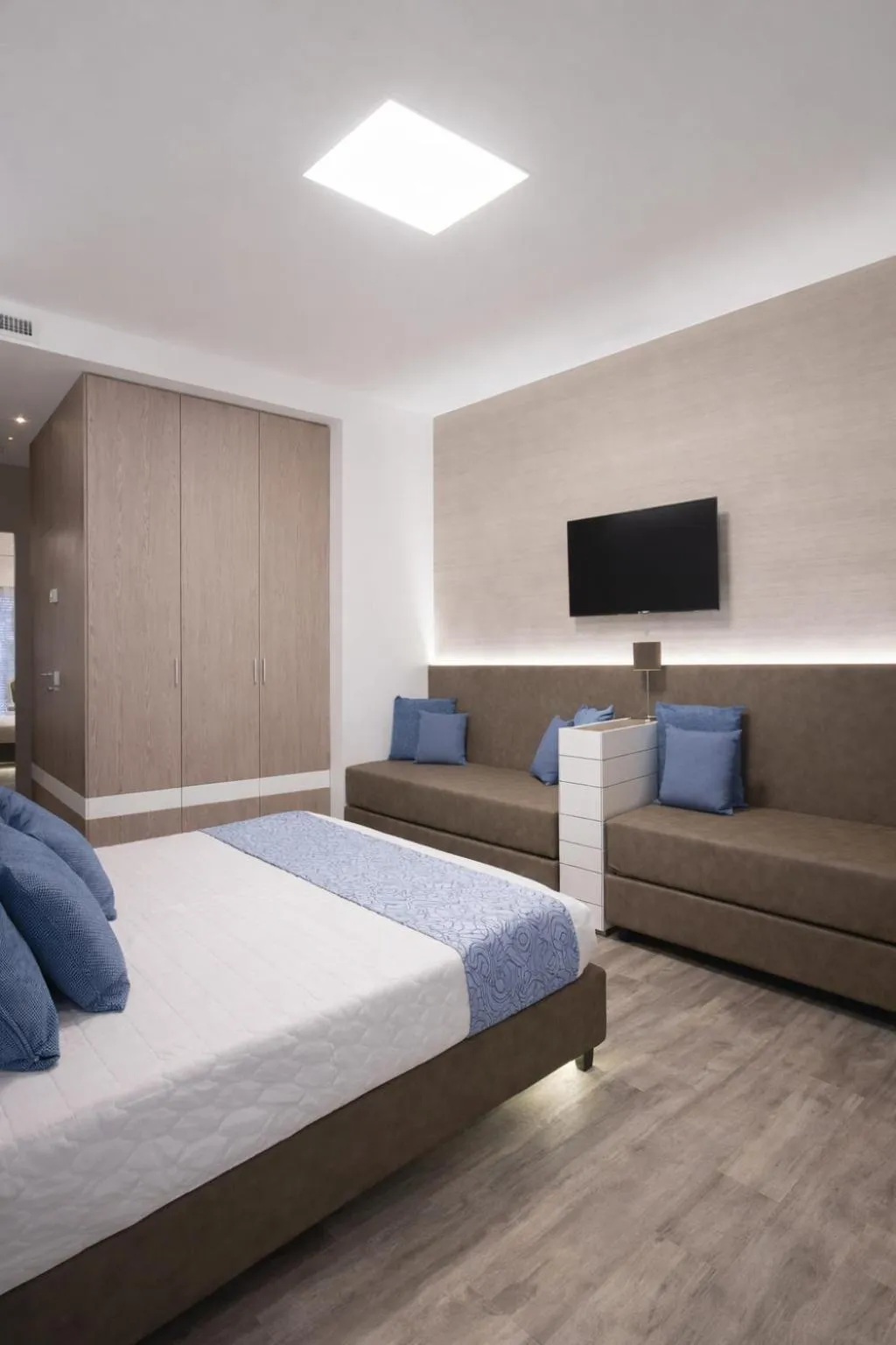 Bedroom, Bed in Hotel Liberty Beach - Parking & Beach