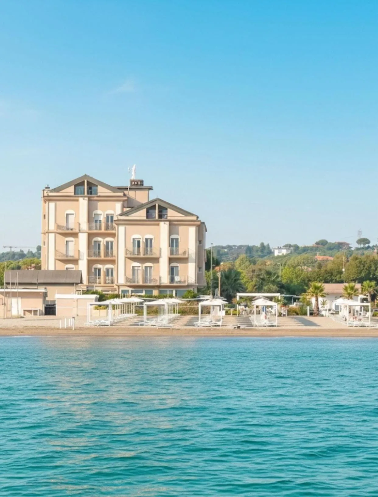 Property building in Hotel Liberty Beach - Parking & Beach