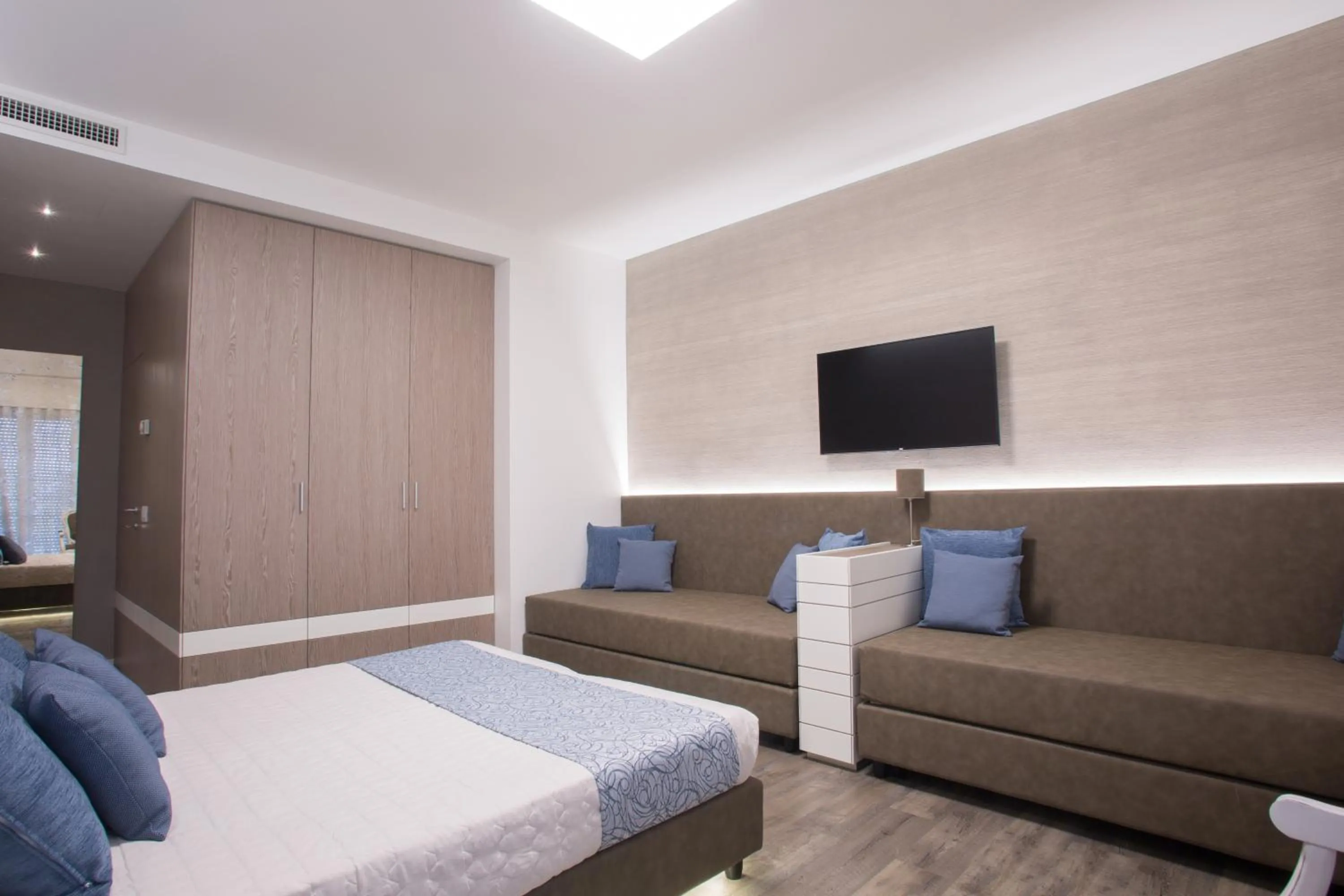 Photo of the whole room, Bed in Hotel Liberty Beach - Parking & Beach