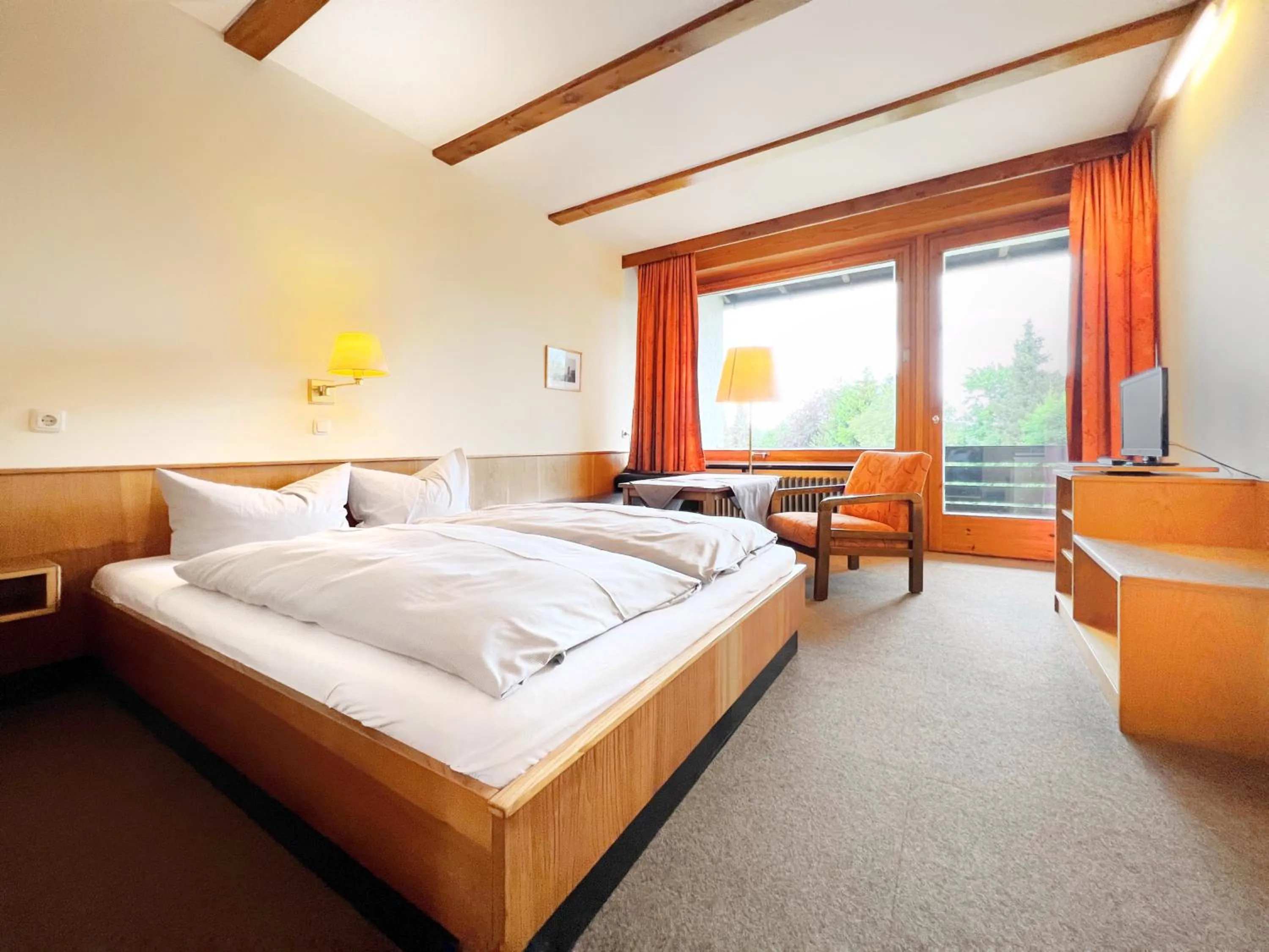 Photo of the whole room, Bed in WAGNERS Hotel im Fichtelgebirge