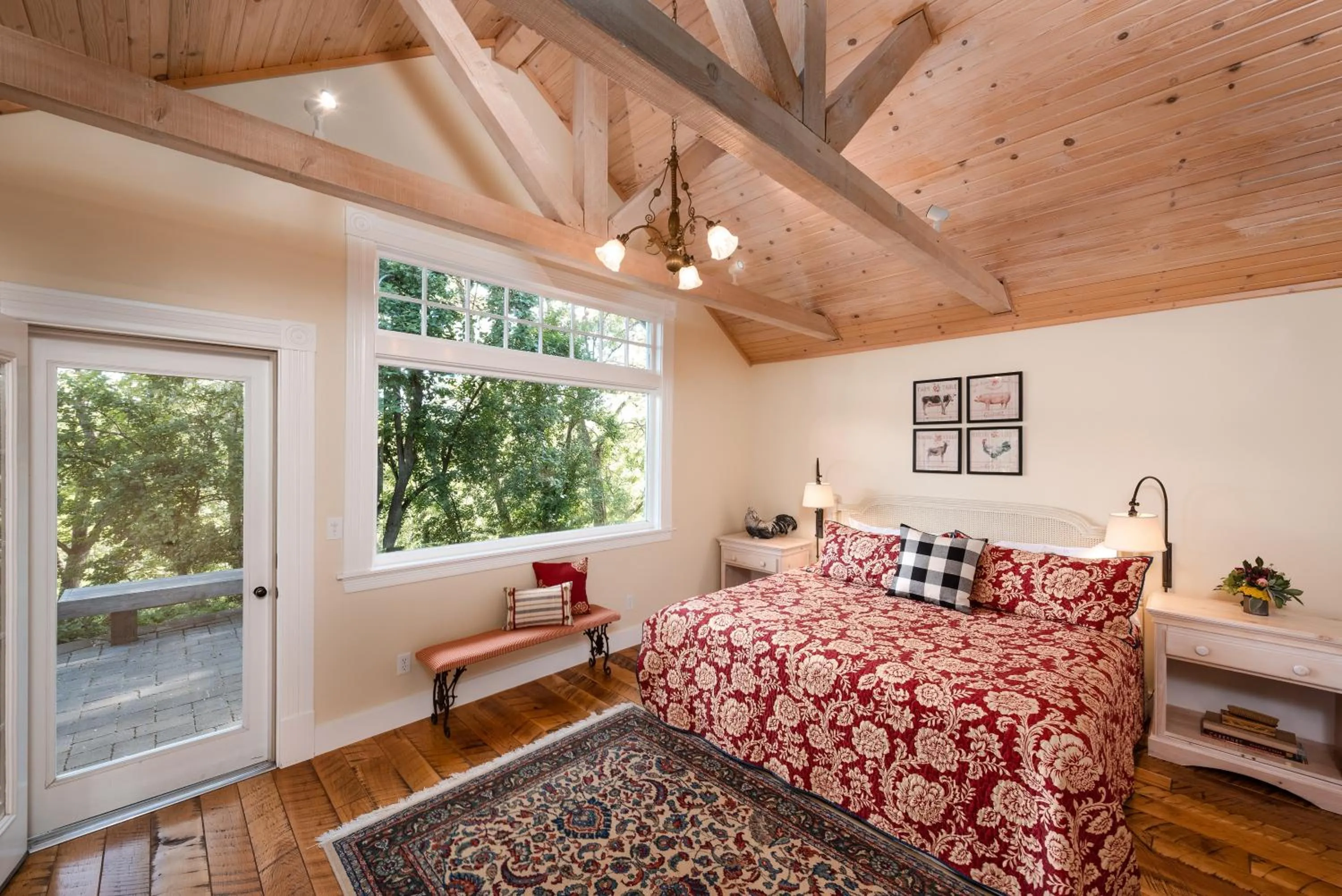 Bedroom, Bed in The Inn at Abeja