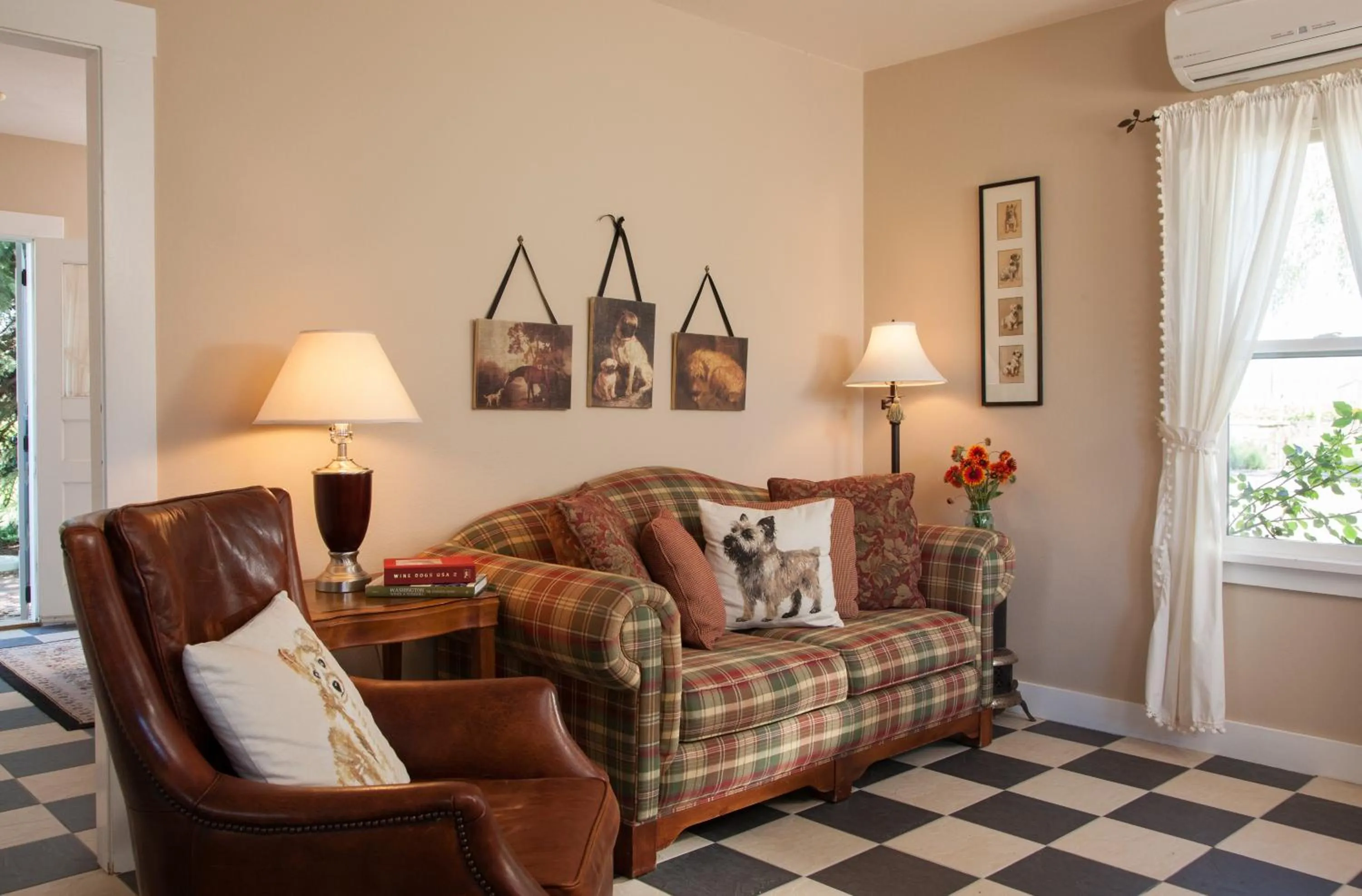 Living room in The Inn at Abeja