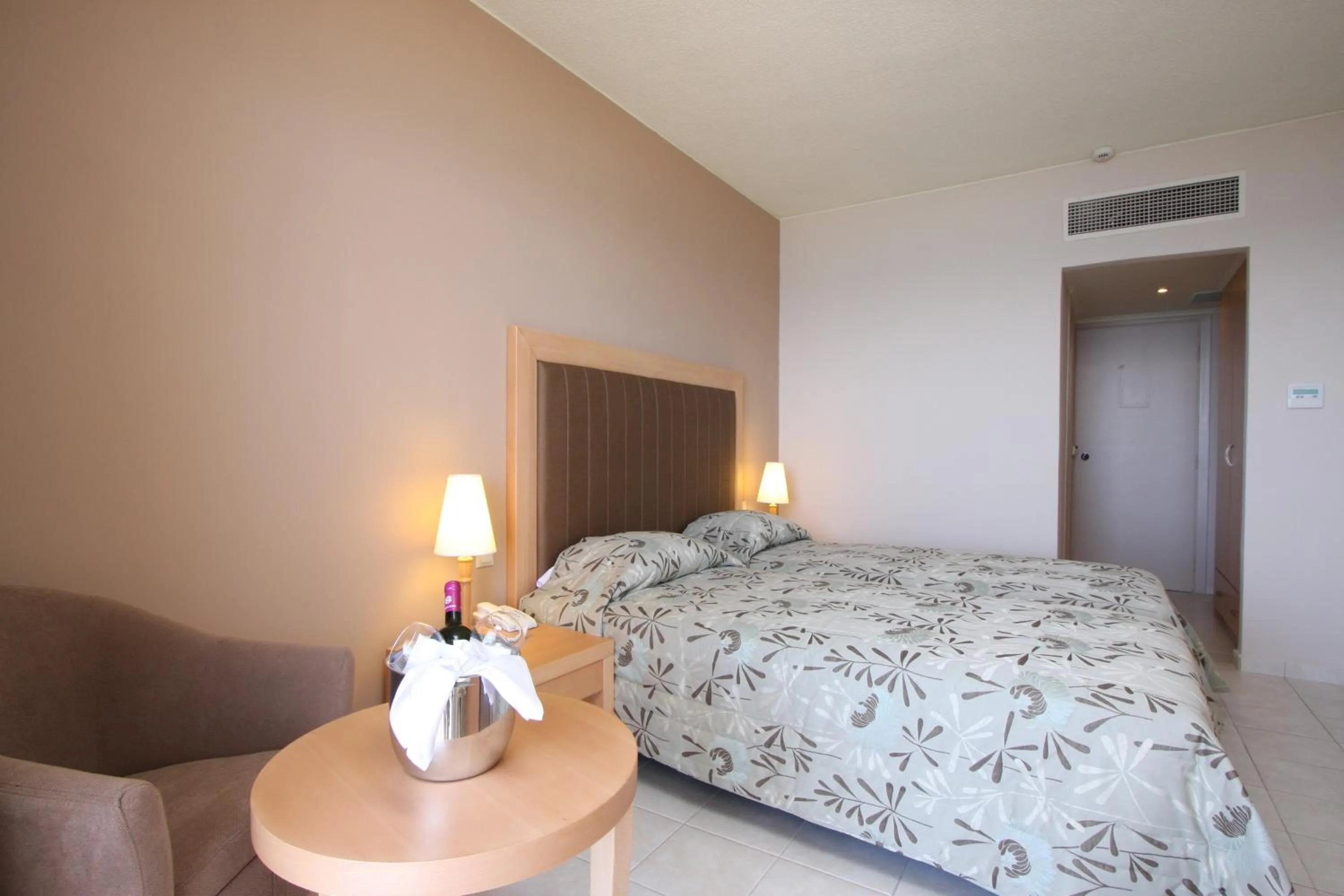 Photo of the whole room in Zakantha Beach