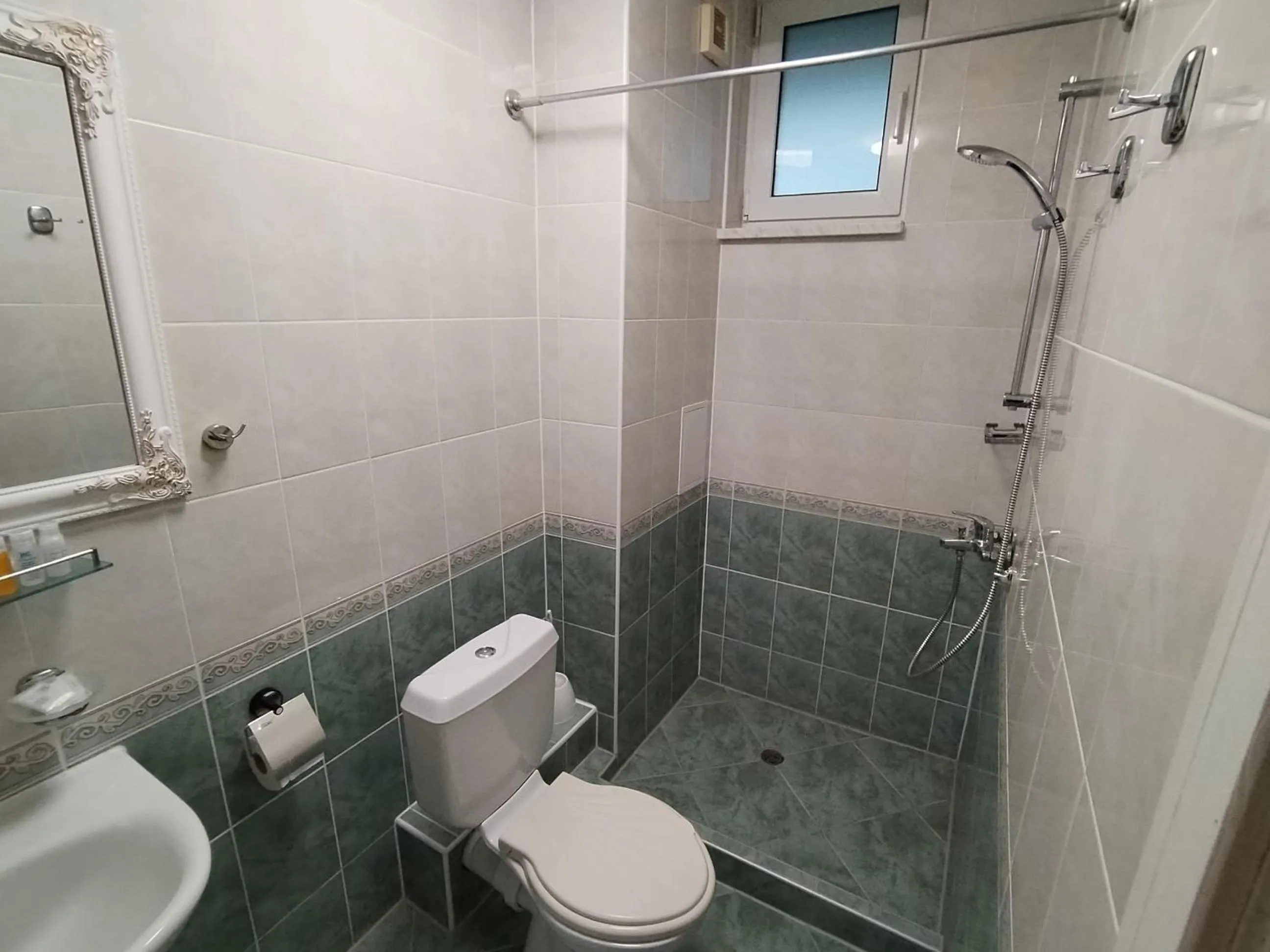 Shower in Favorit Aparthotel