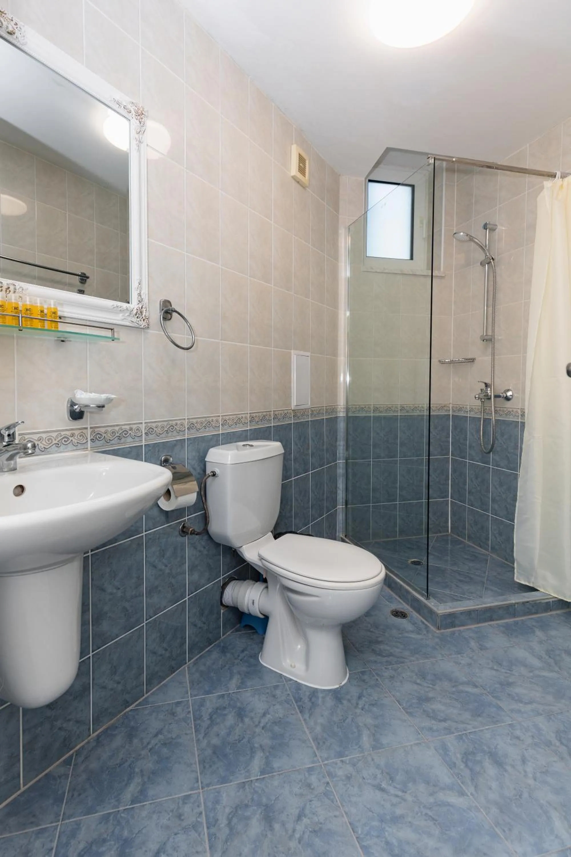 Shower in Favorit Aparthotel