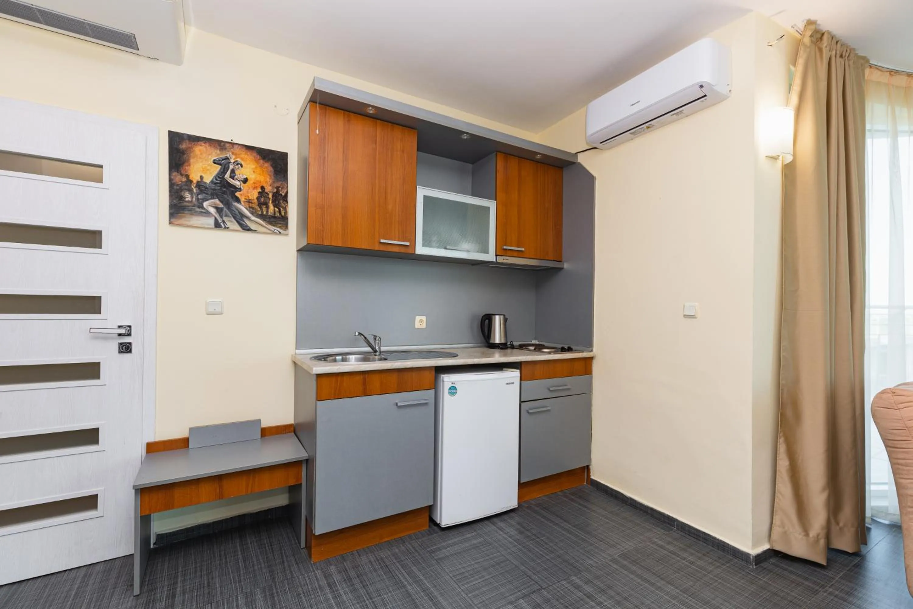 Kitchen or kitchenette in Favorit Aparthotel