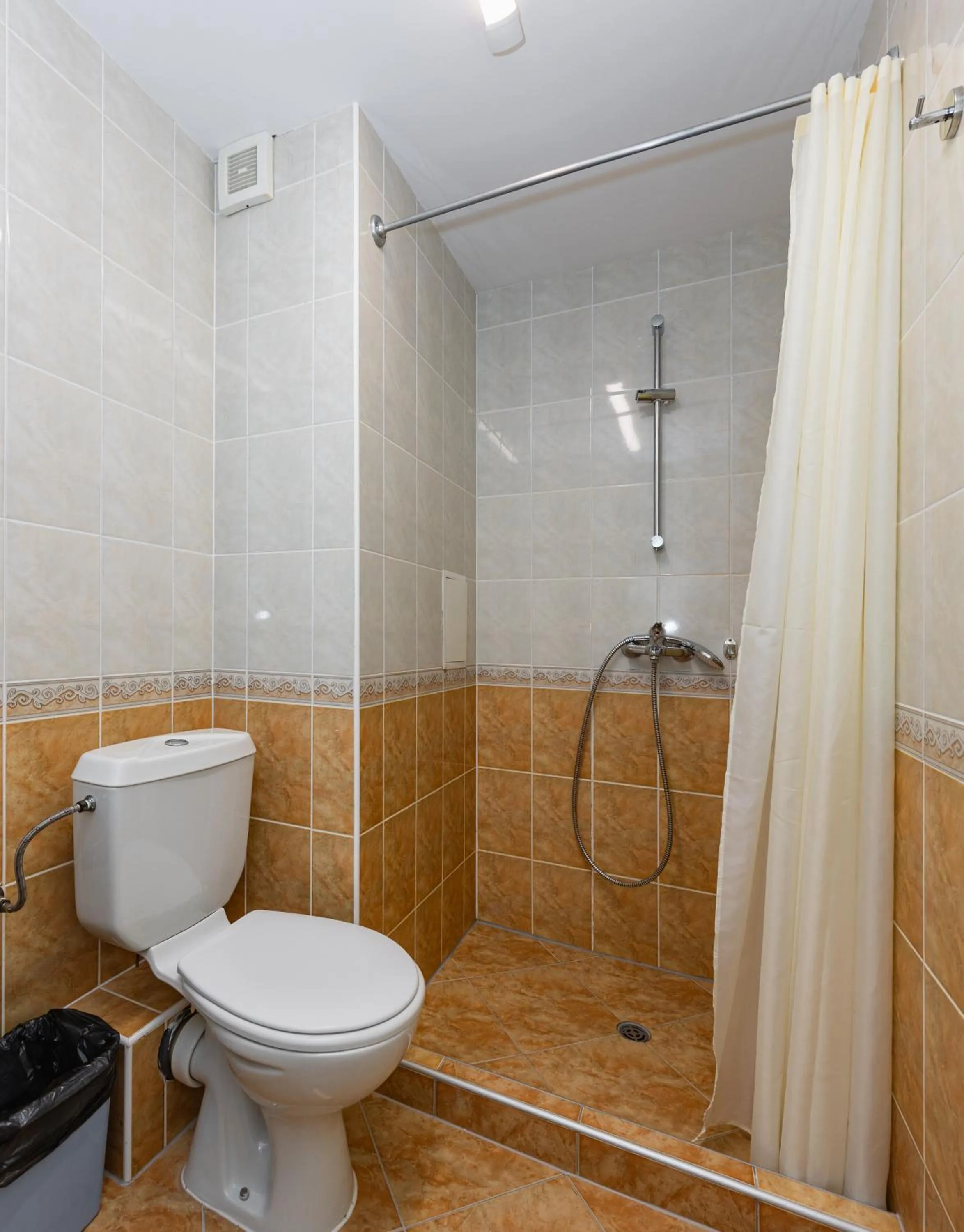 Shower in Favorit Aparthotel