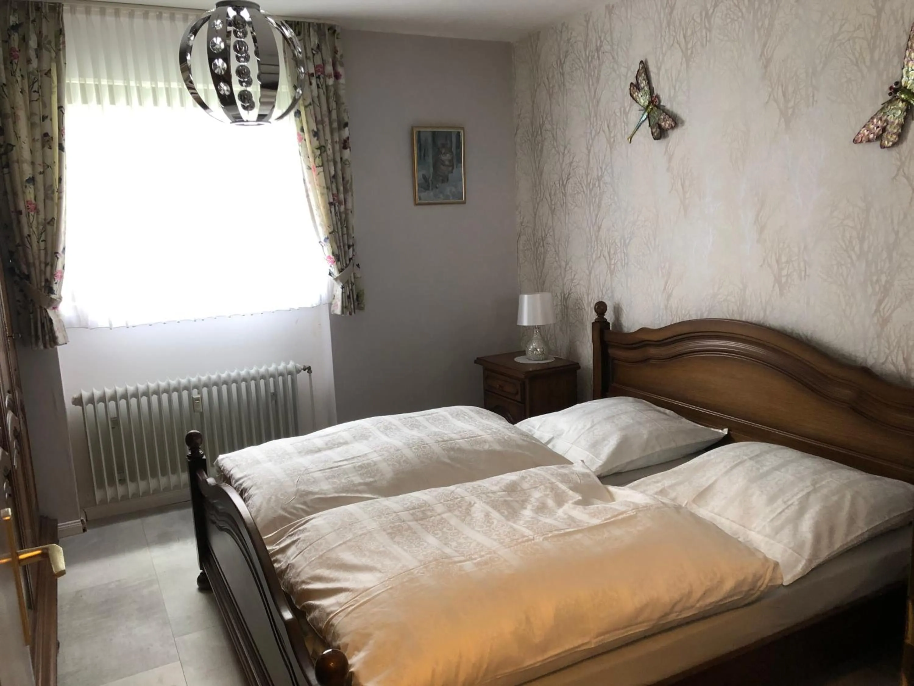 Bedroom, Bed in Alicia