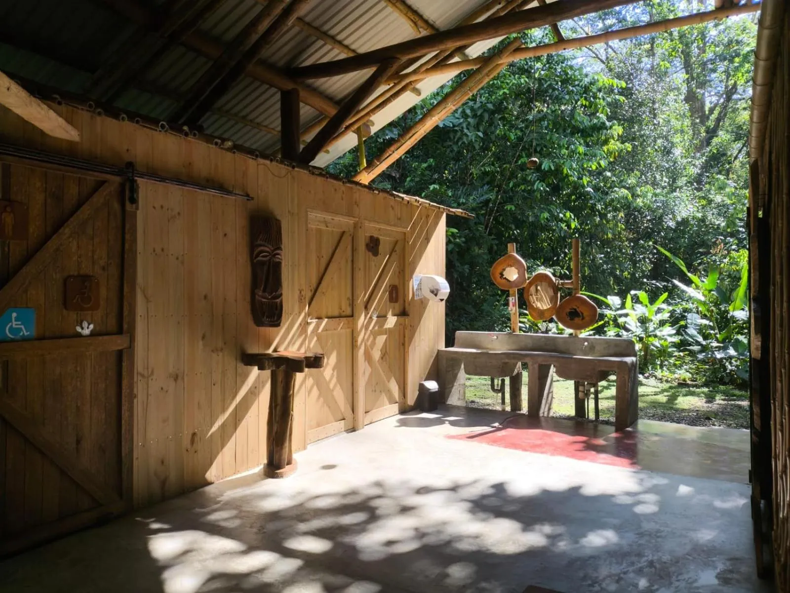 Public Bath in Danta Corcovado Lodge