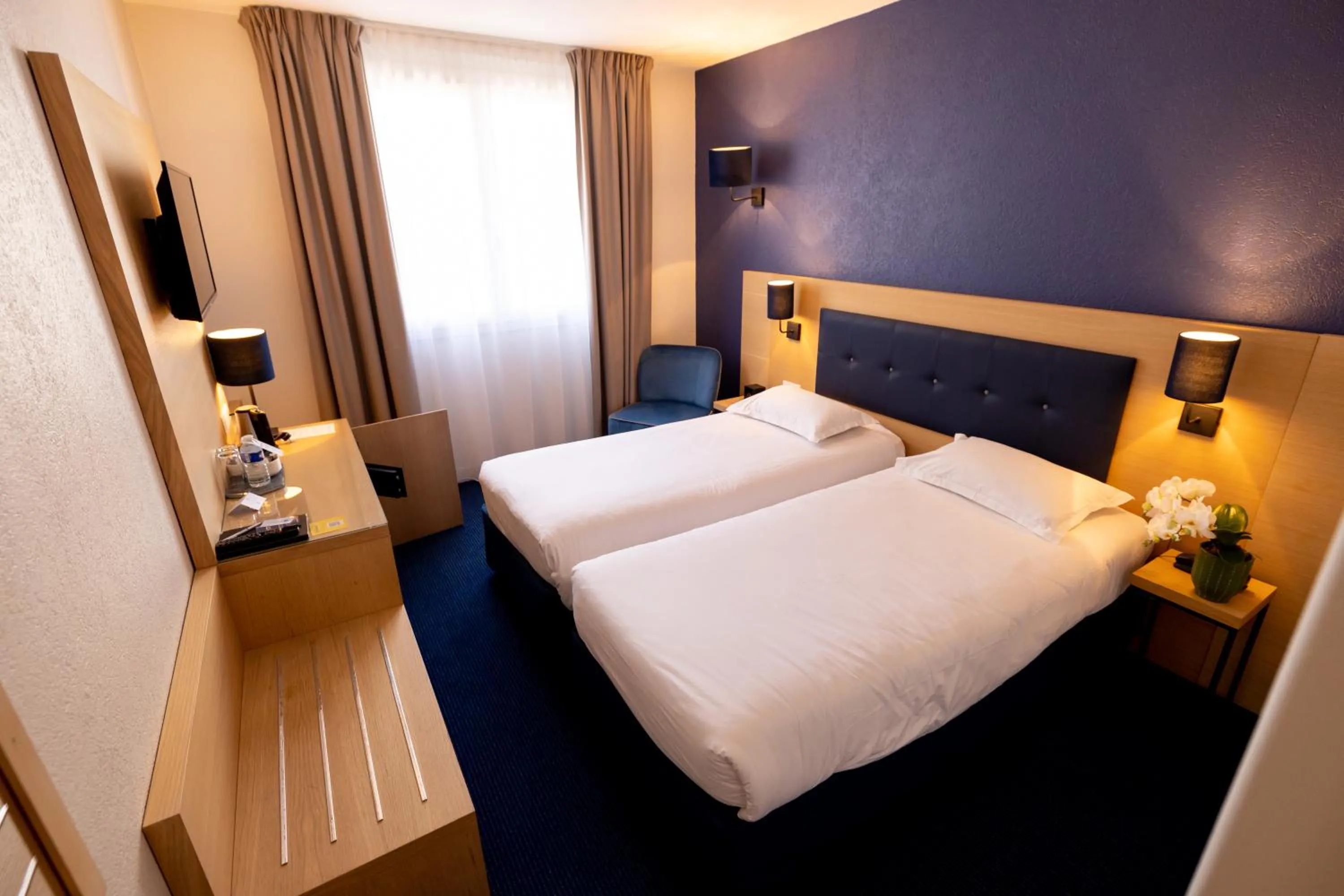 Bedroom, Bed in Best Western Hôtel Le Sud