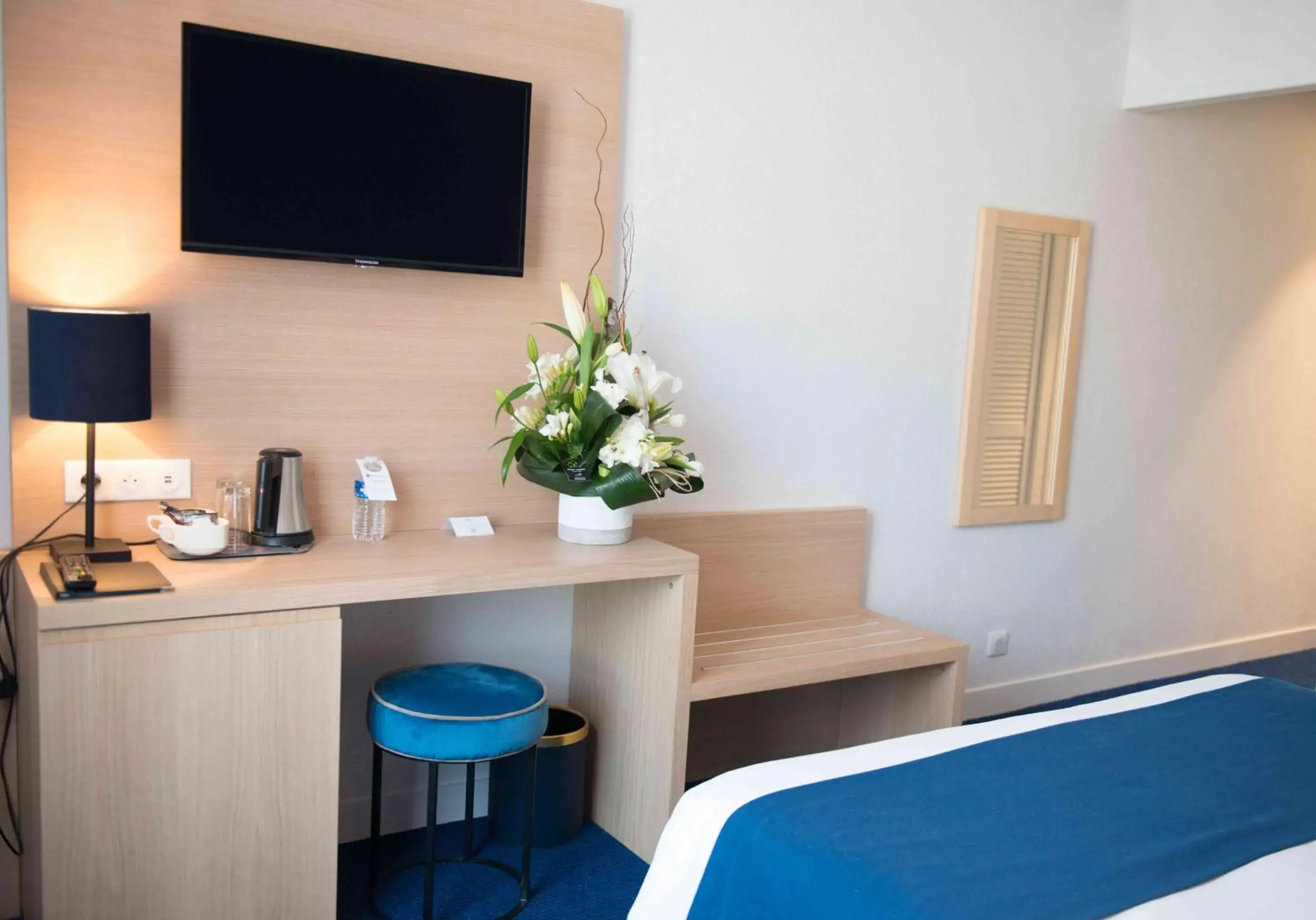 Photo of the whole room, Bed in Best Western Hôtel Le Sud Photo of the whole room, Bed in Best Western Hôtel Le Sud