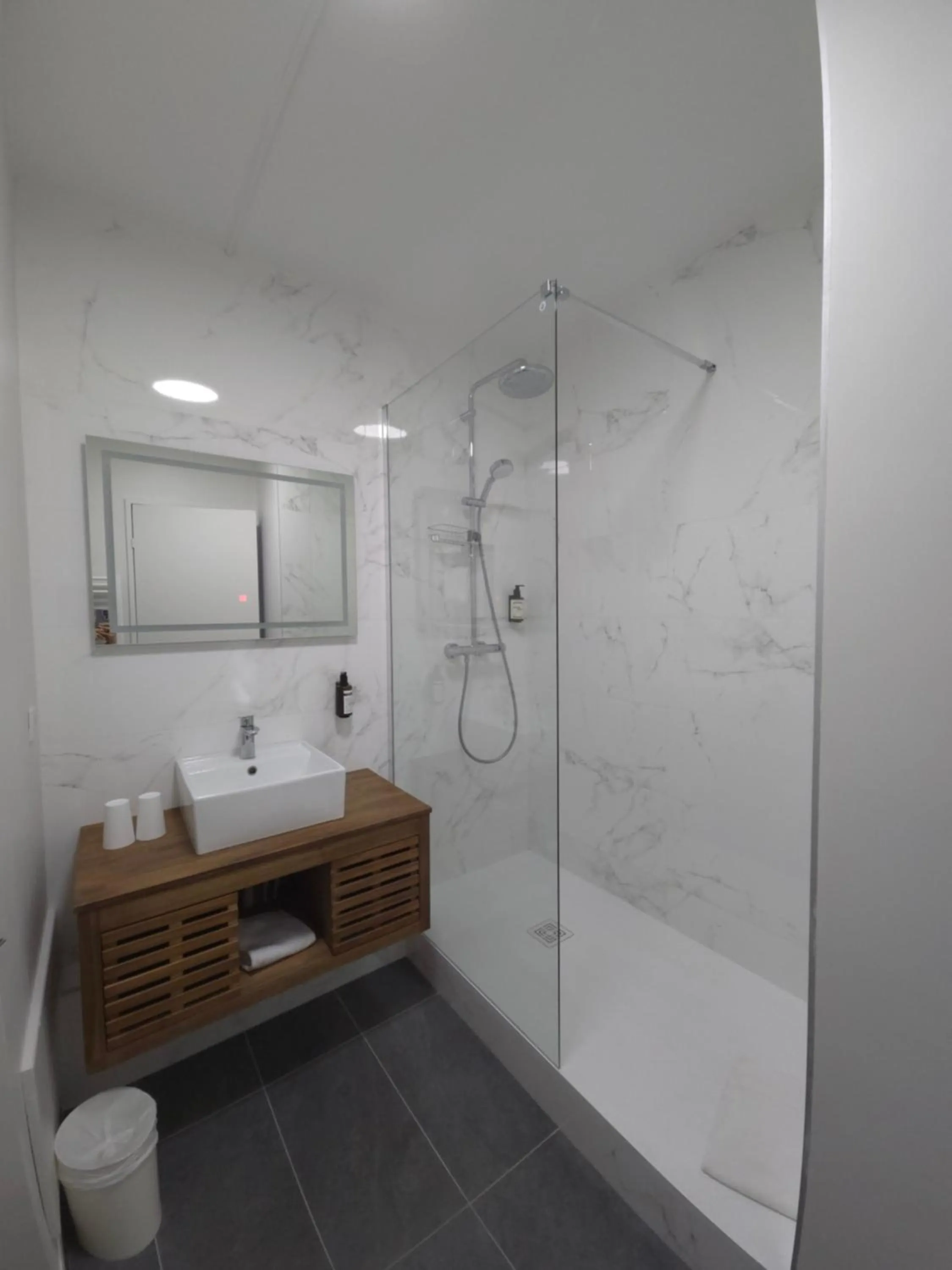 Bathroom in Best Western Hôtel Le Sud