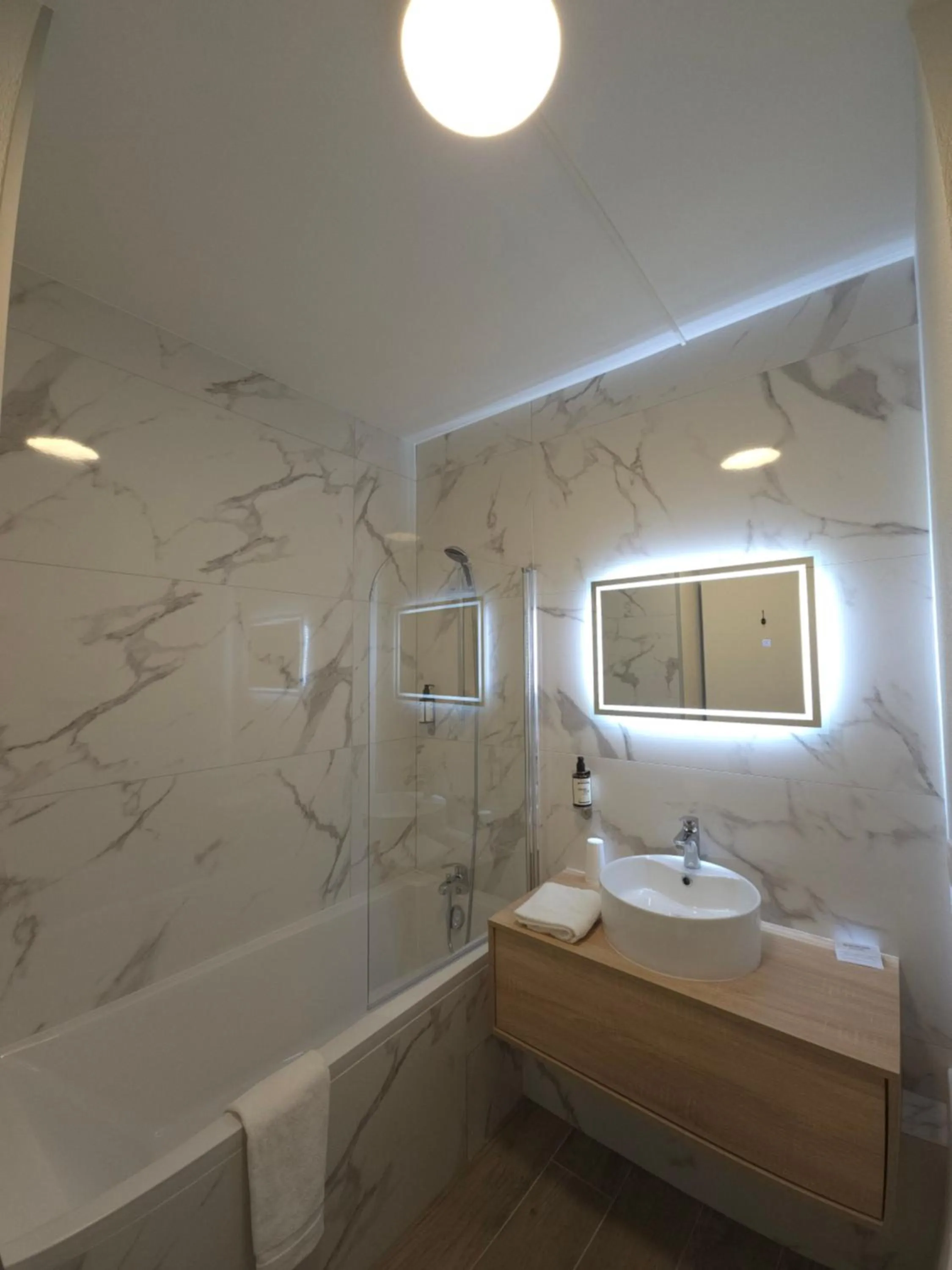 Bathroom in Best Western Hôtel Le Sud