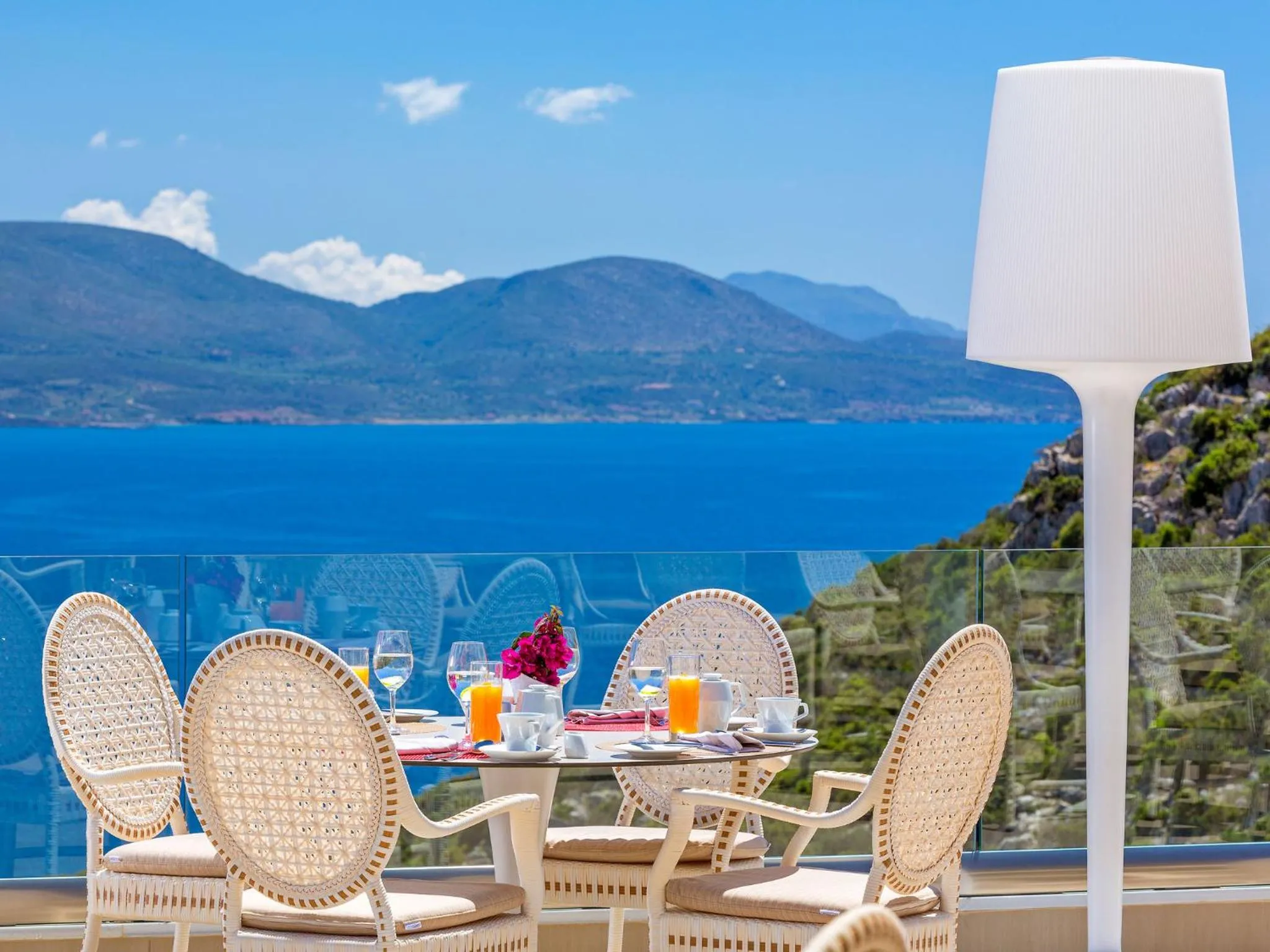 Restaurant/places to eat in Princess Kyniska Suites