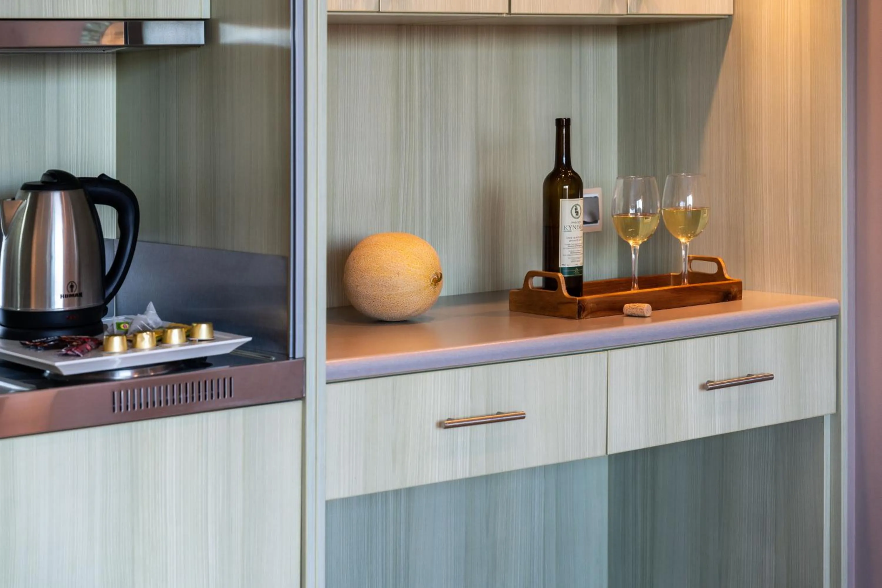 Coffee/tea facilities in Princess Kyniska Suites